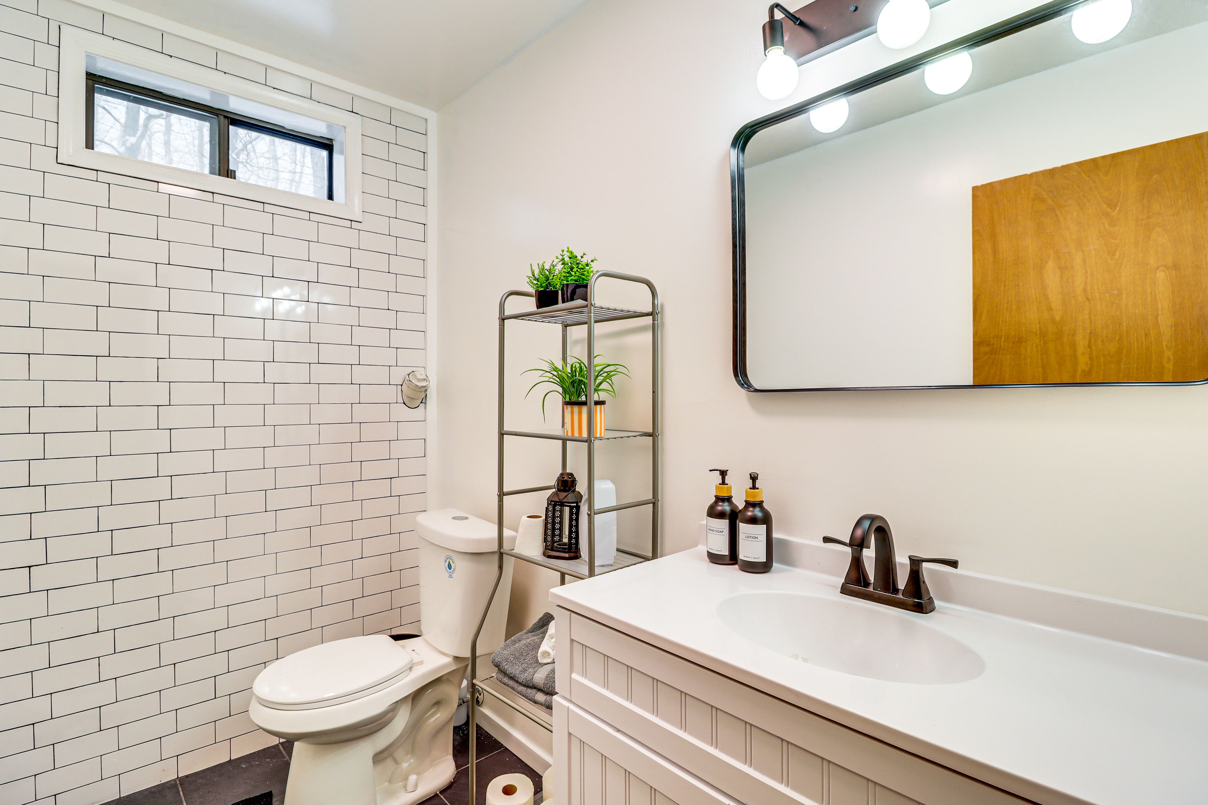 Half Bathroom | 1st Floor