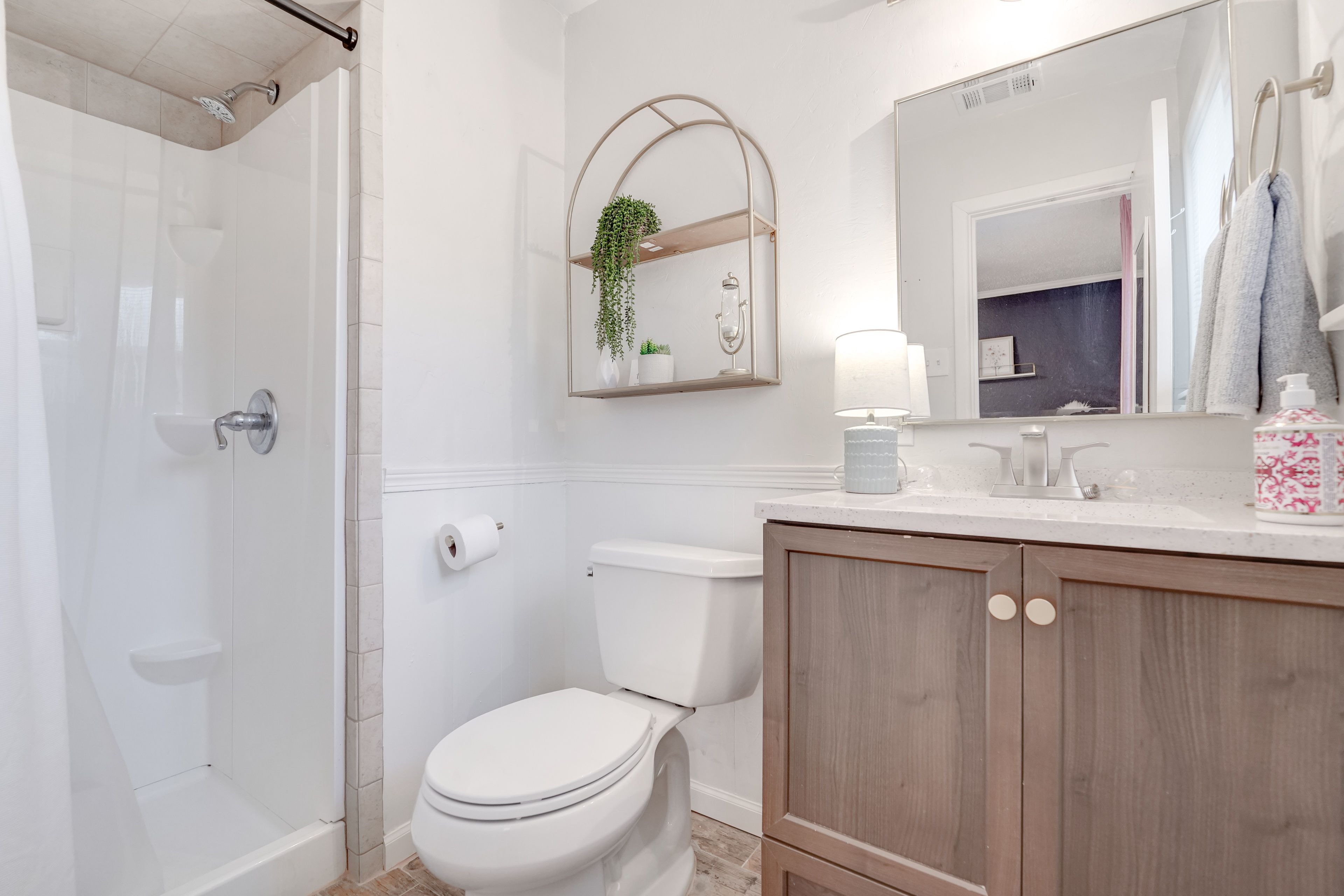 Full Bathroom | Towels Provided