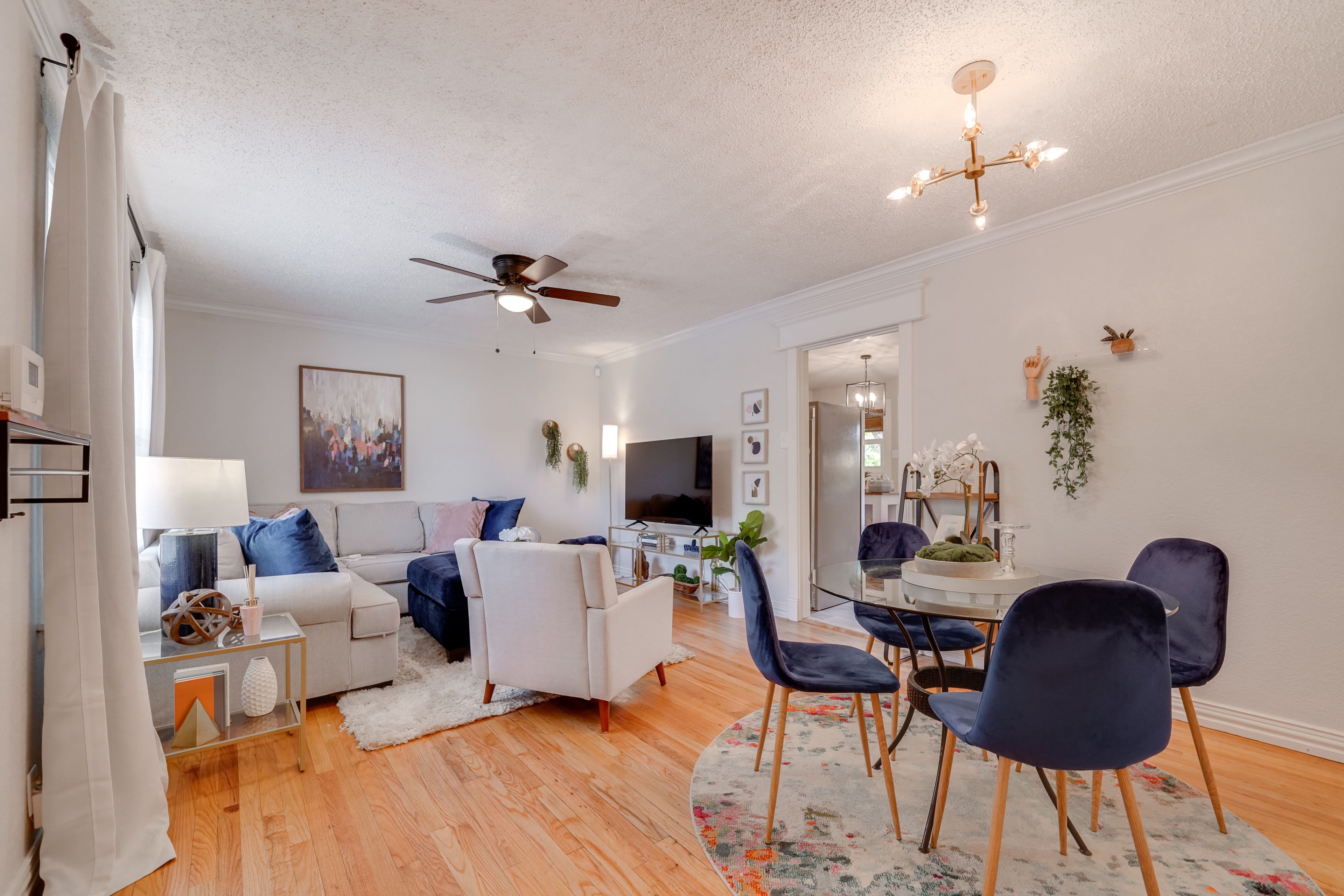 Dining Area | Dishware/Flatware