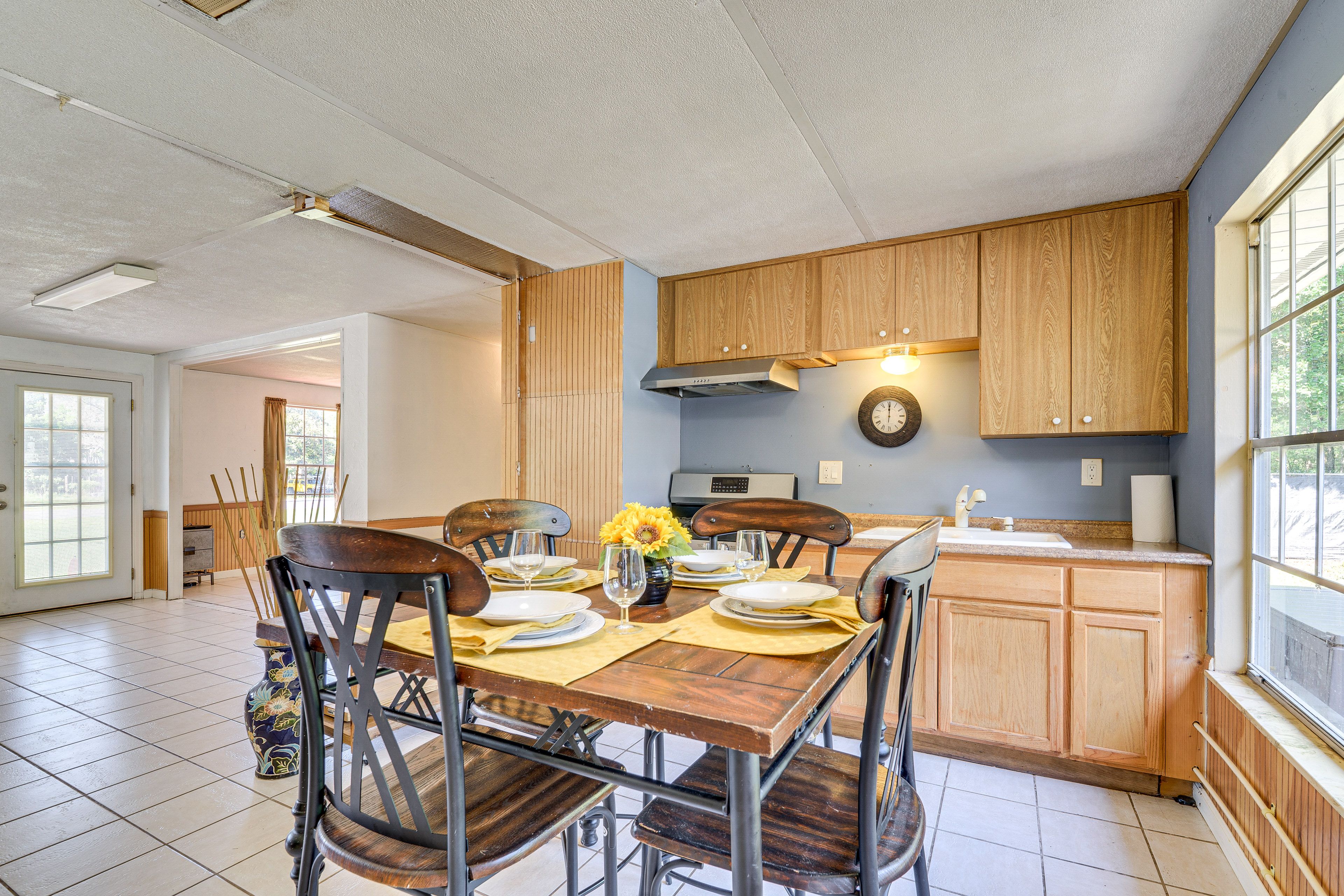 Dining Area | Dishware & Flatware | Central A/C & Heat
