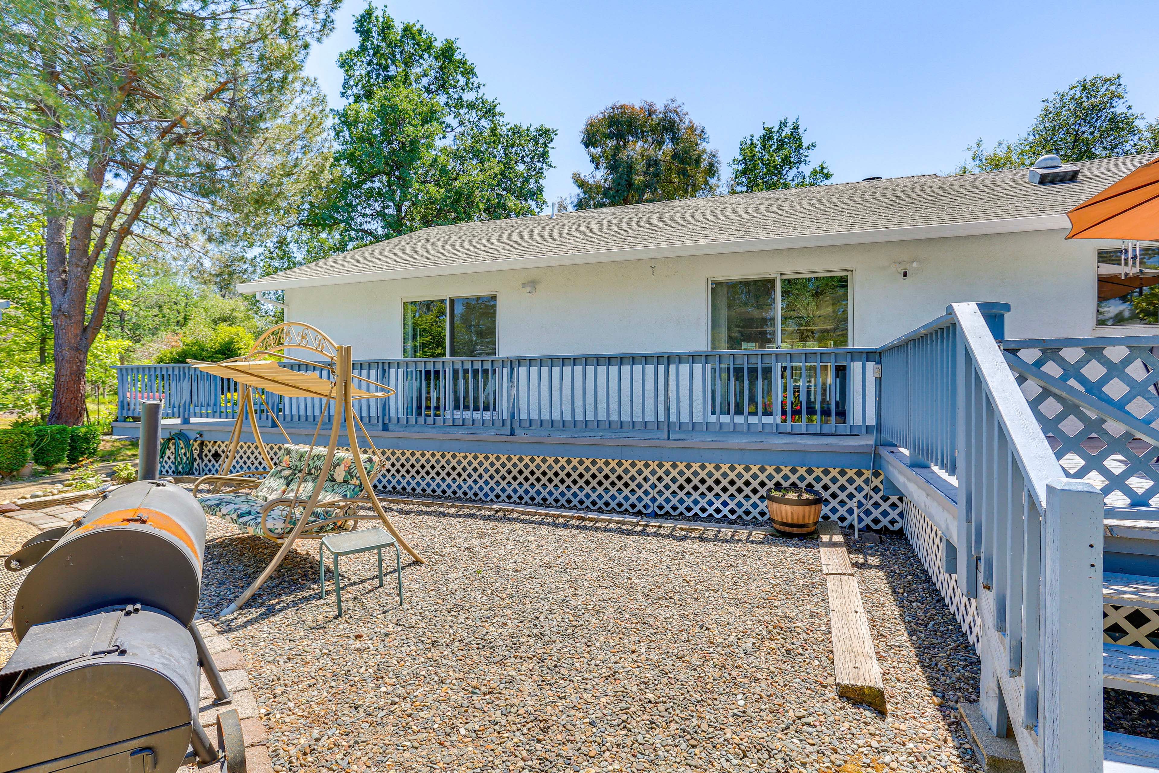 Private Yard | Swing | Charcoal Grill