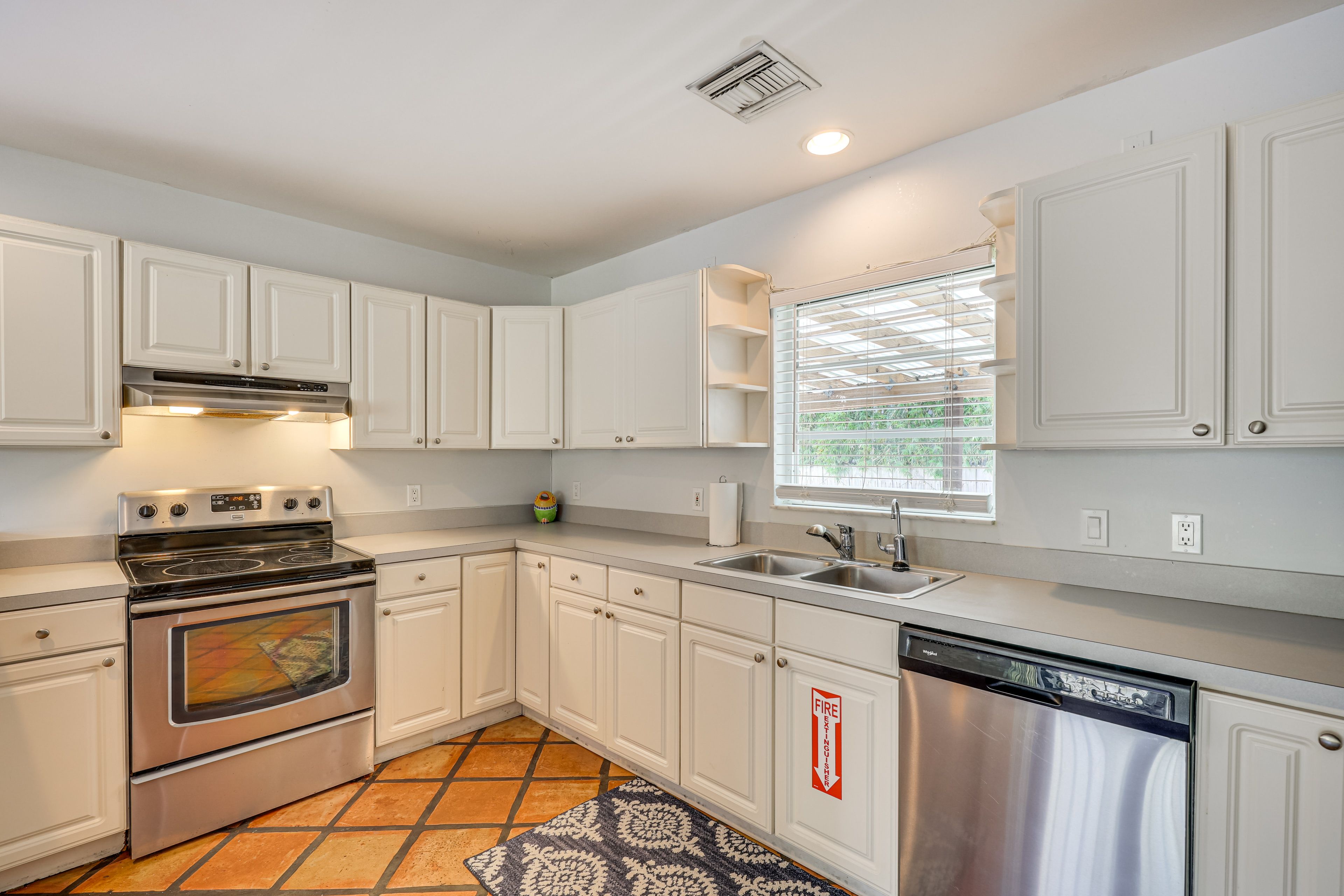 Kitchen | Single-Story House | Self Check-In