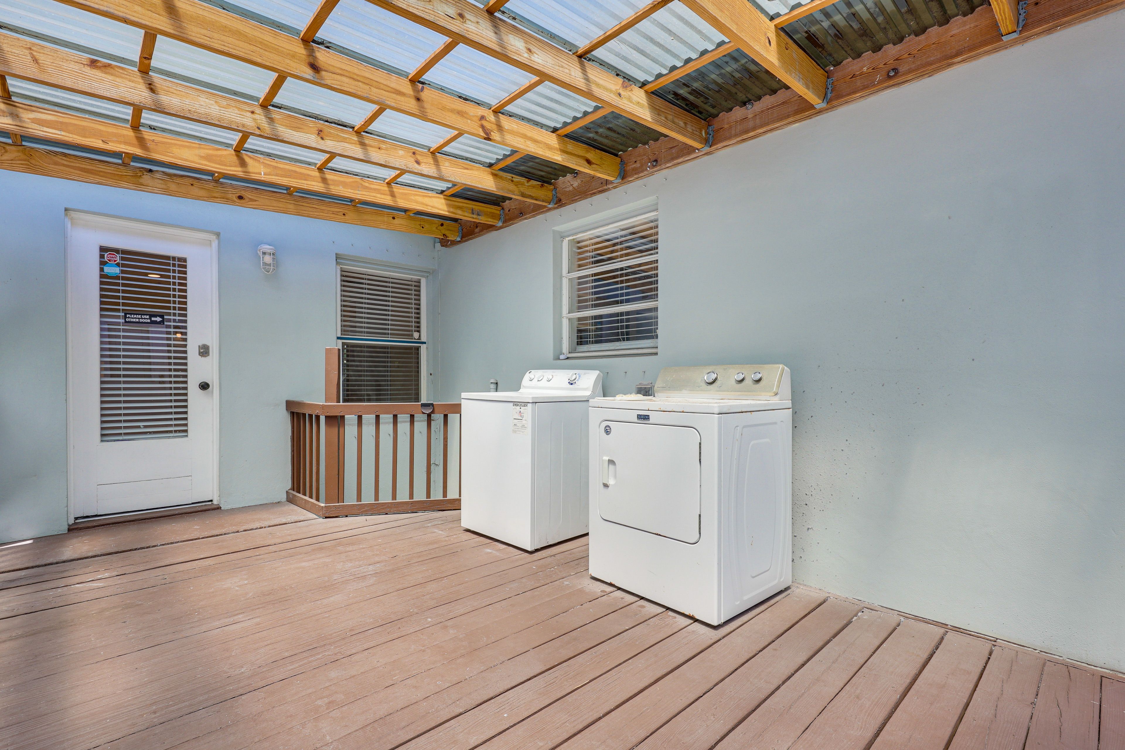 Private Deck | Washer & Dryer