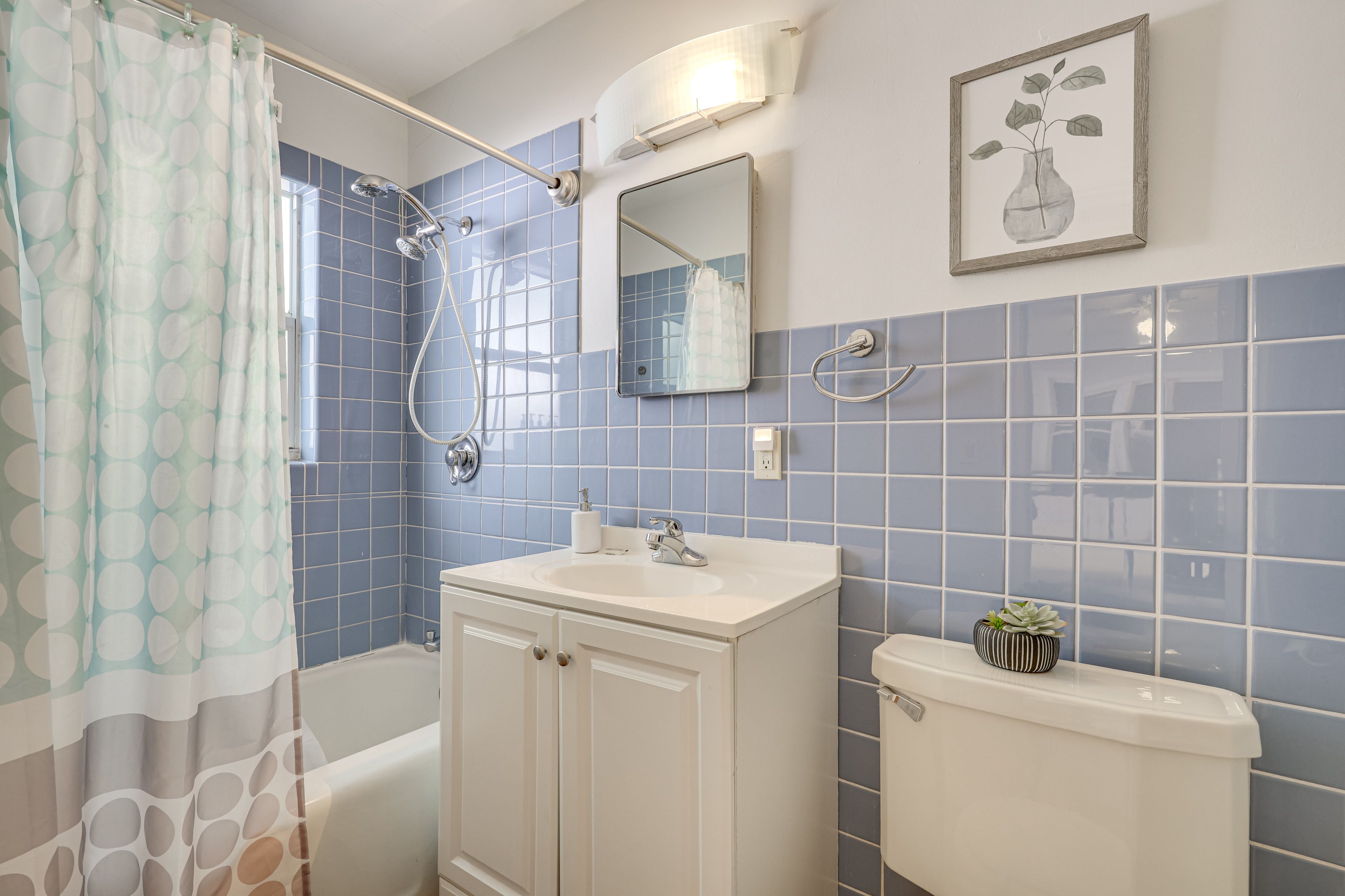 Bathroom | Towels Provided | Complimentary Toiletries | Hair Dryer