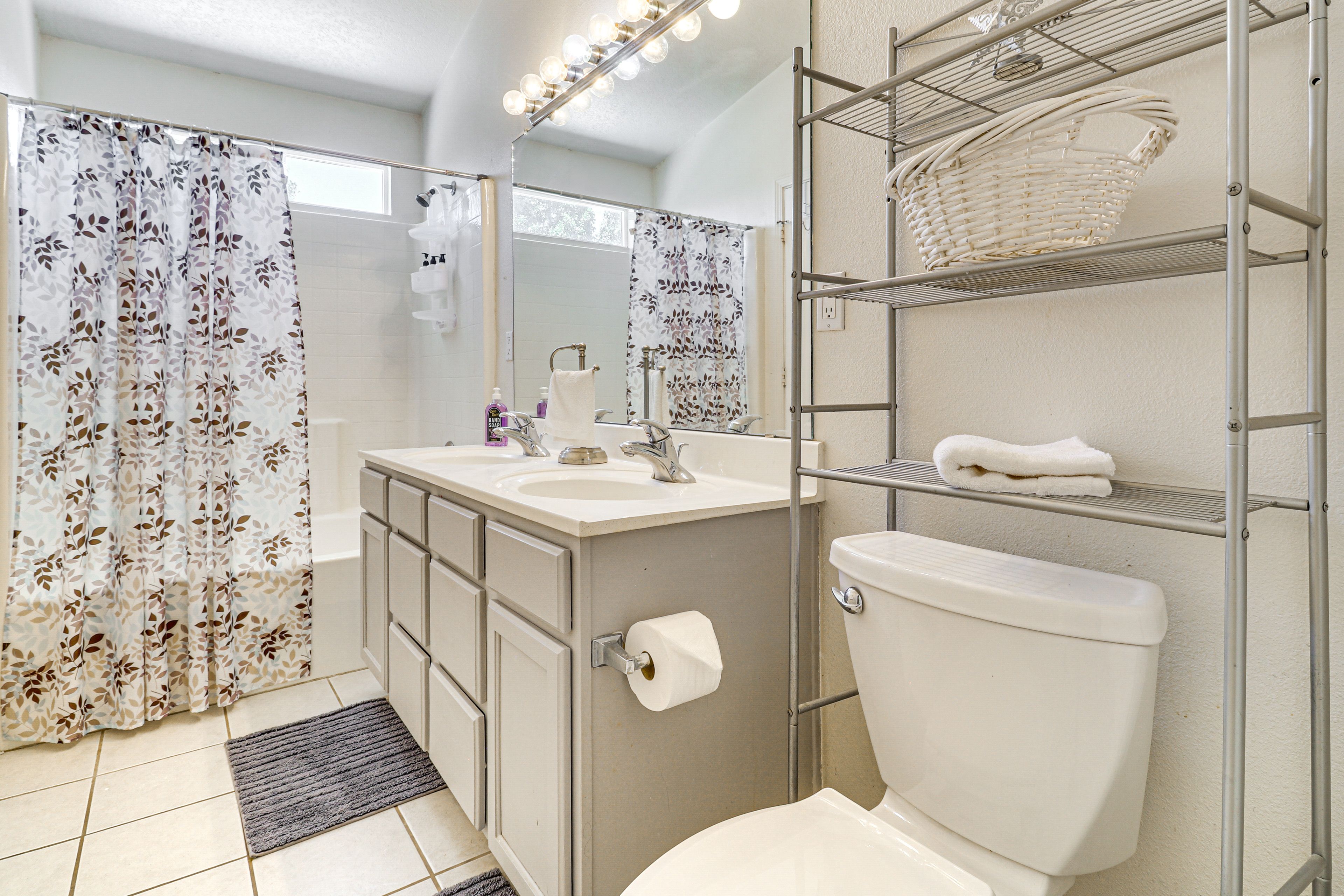 En-Suite Bathroom | 2nd Floor | Towels Provided