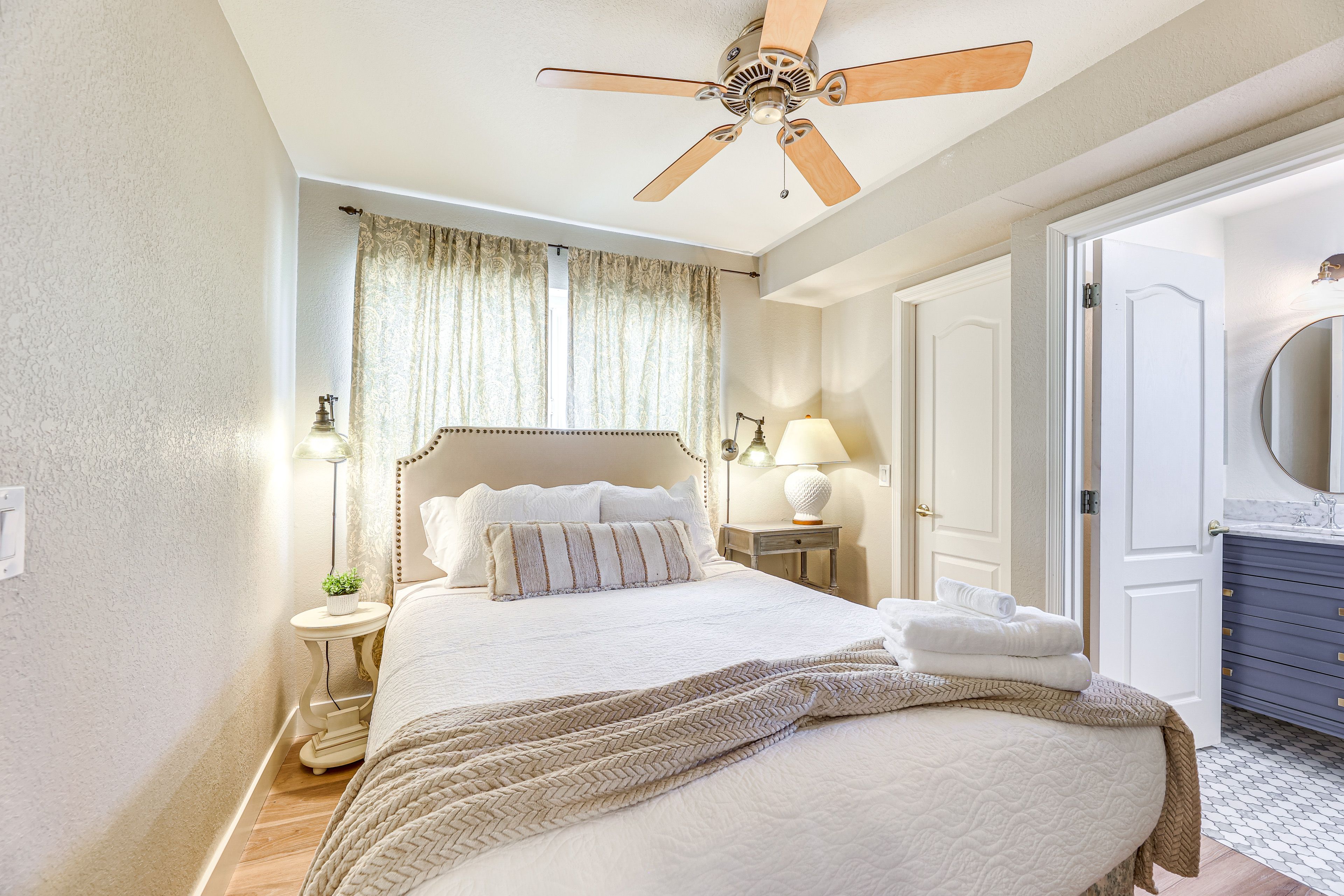 Bedroom 4 | Queen Bed | 1st Floor