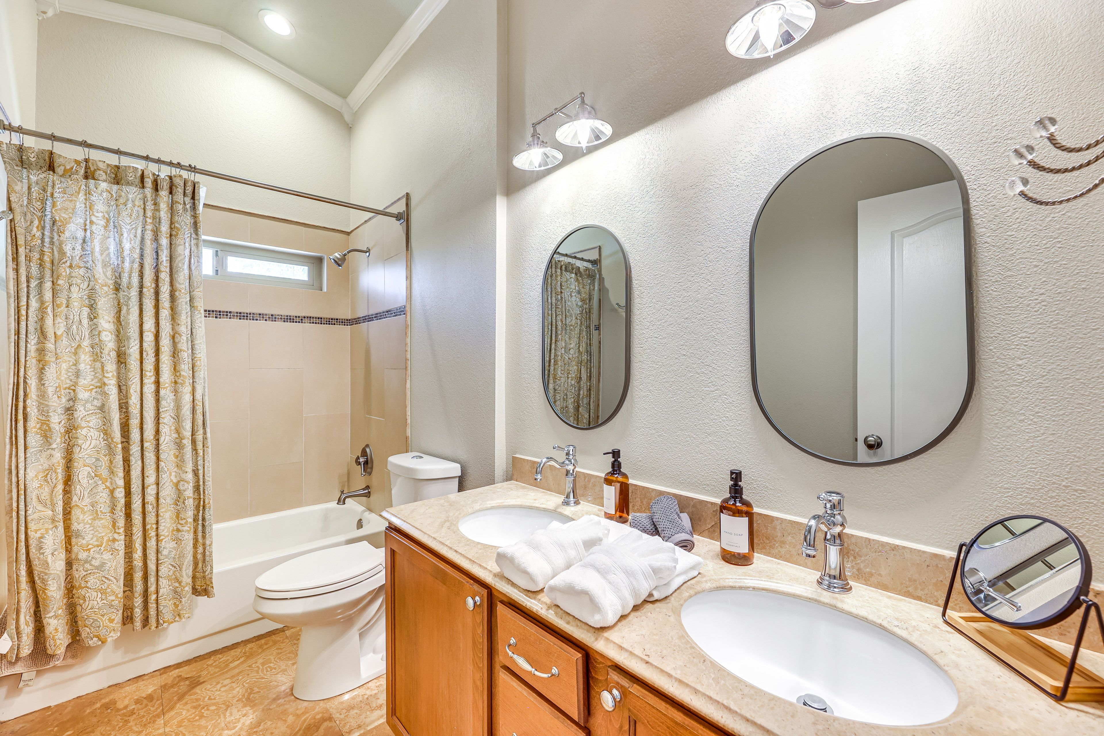 Full Bathroom | 2nd Floor