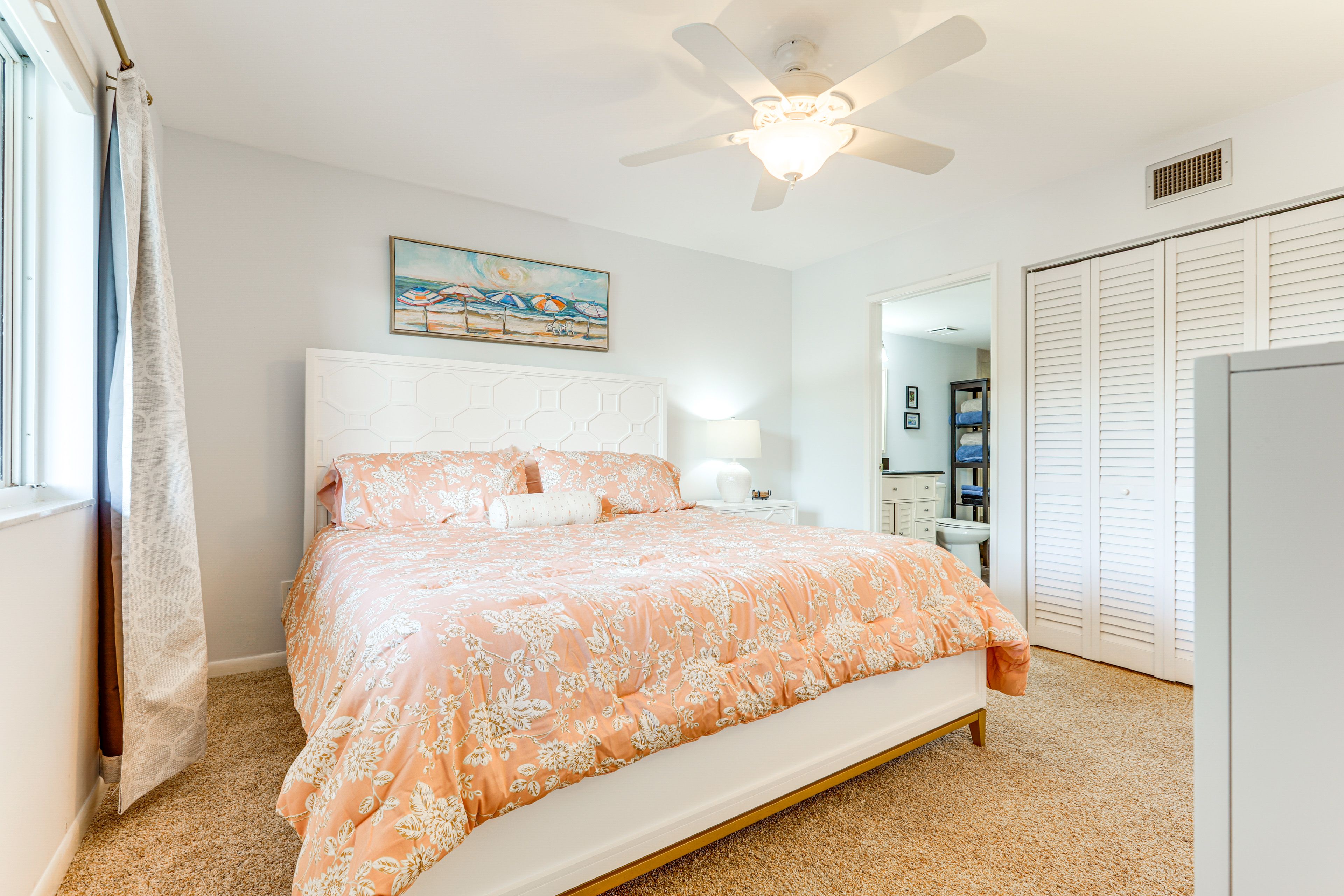 Bedroom | King Bed | Linens Provided | Flat-Screen TV