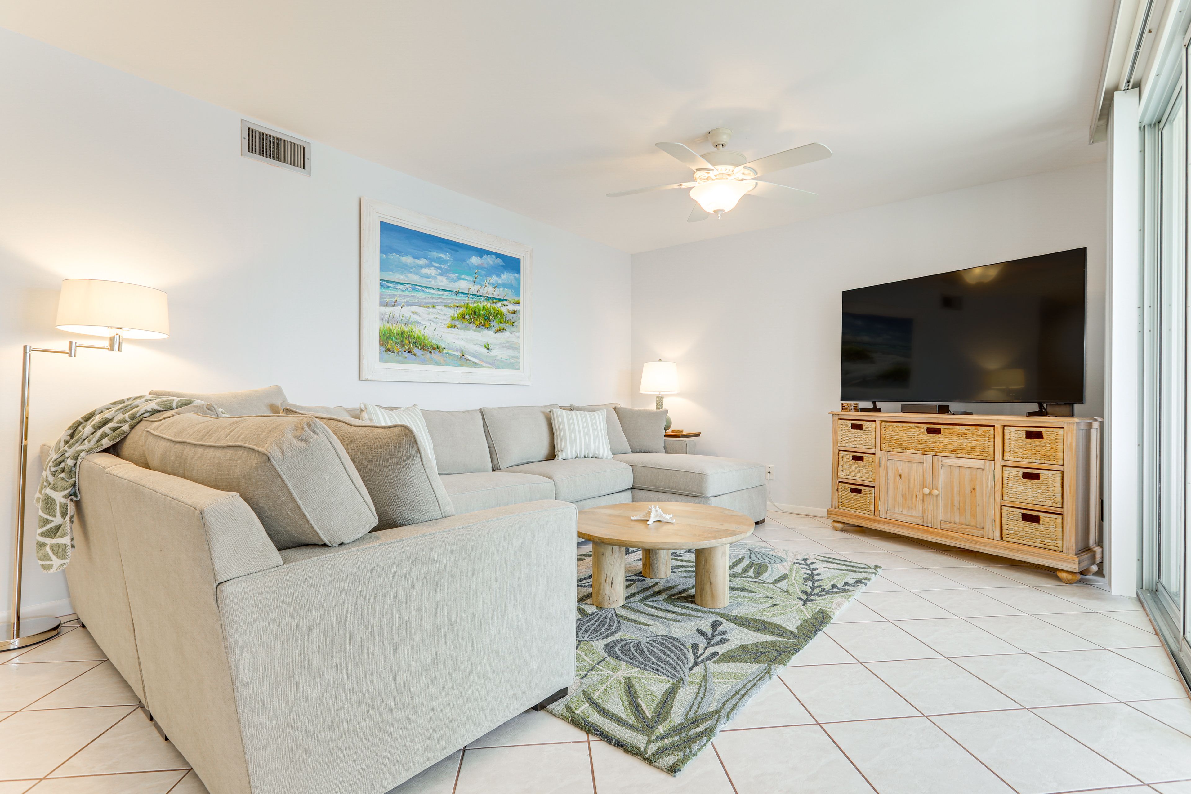 Living Room | Flat-Screen TV | Central Heating & A/C | Free WiFi