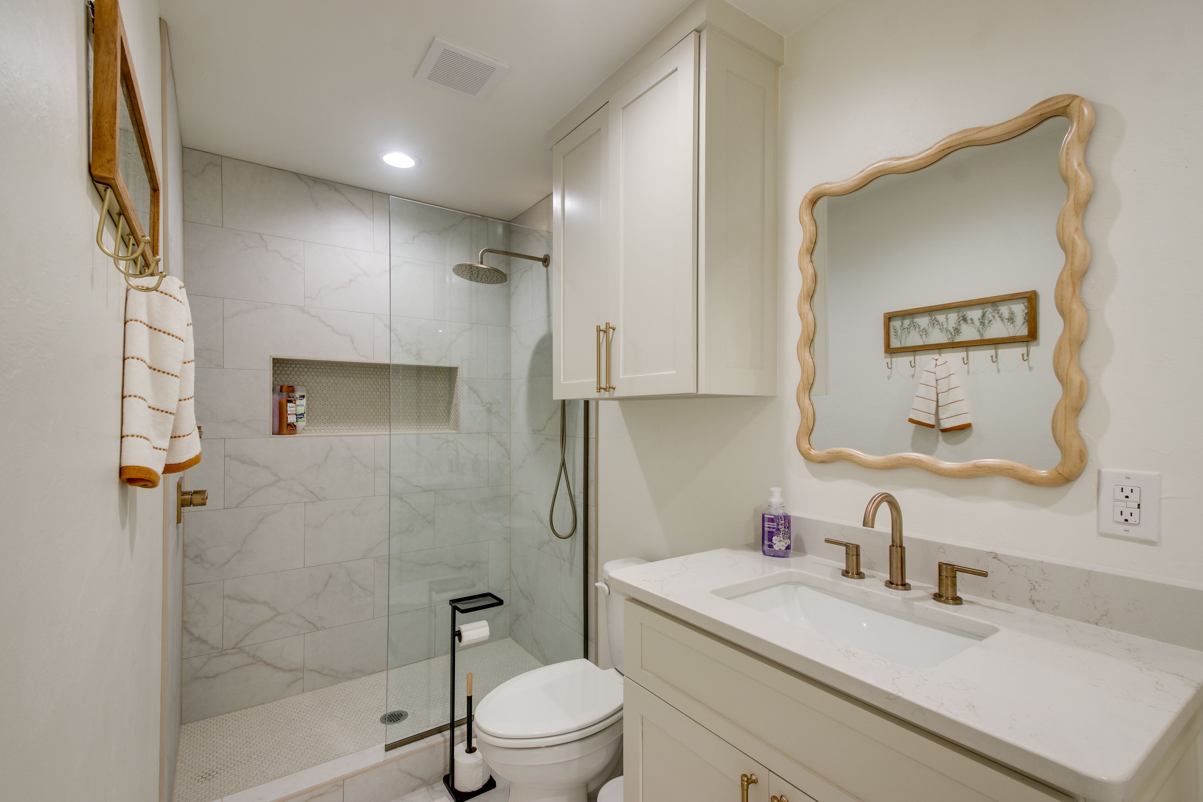 Bathroom | 1st Floor