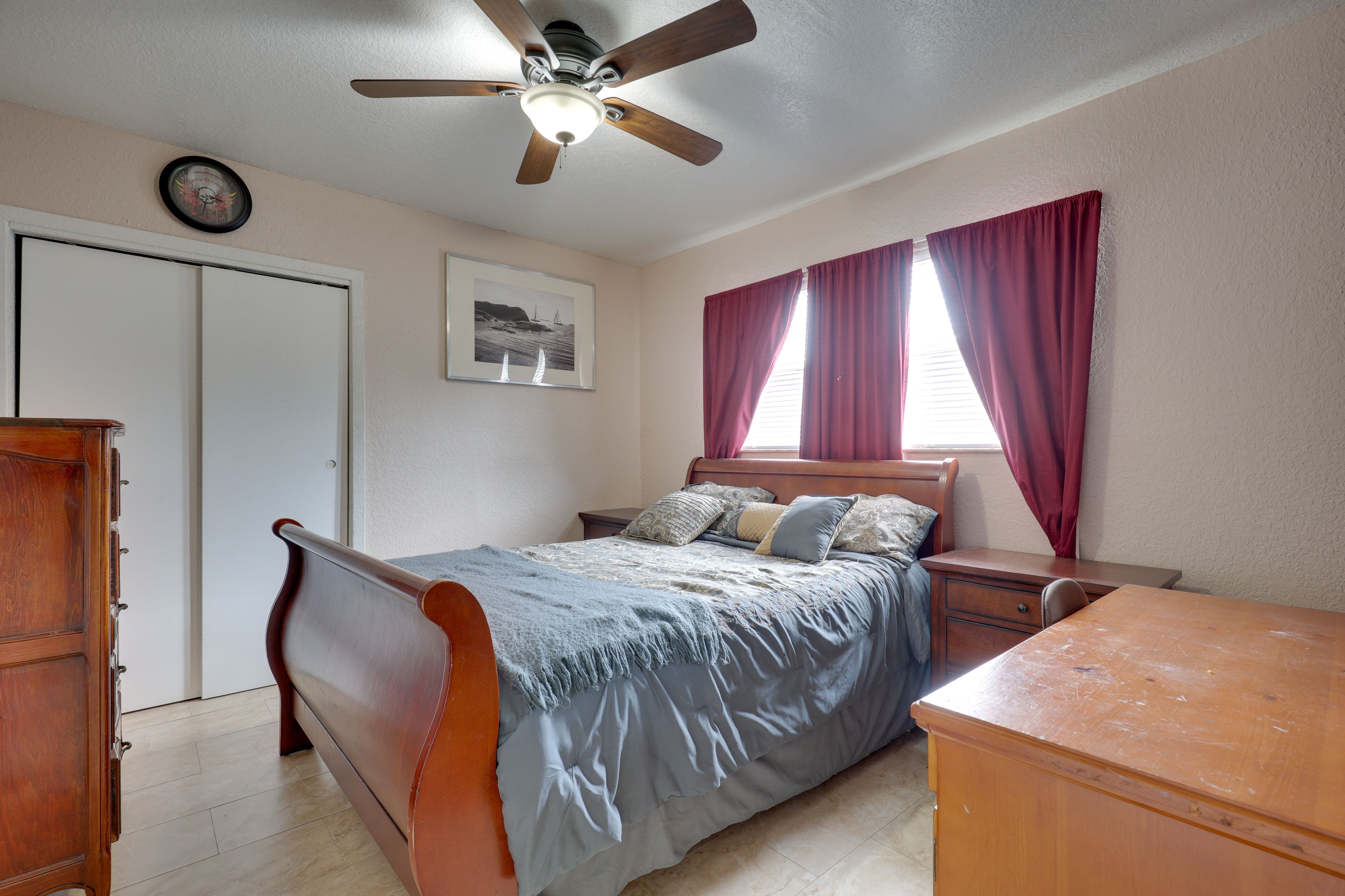 Bedroom 1 | Queen Bed