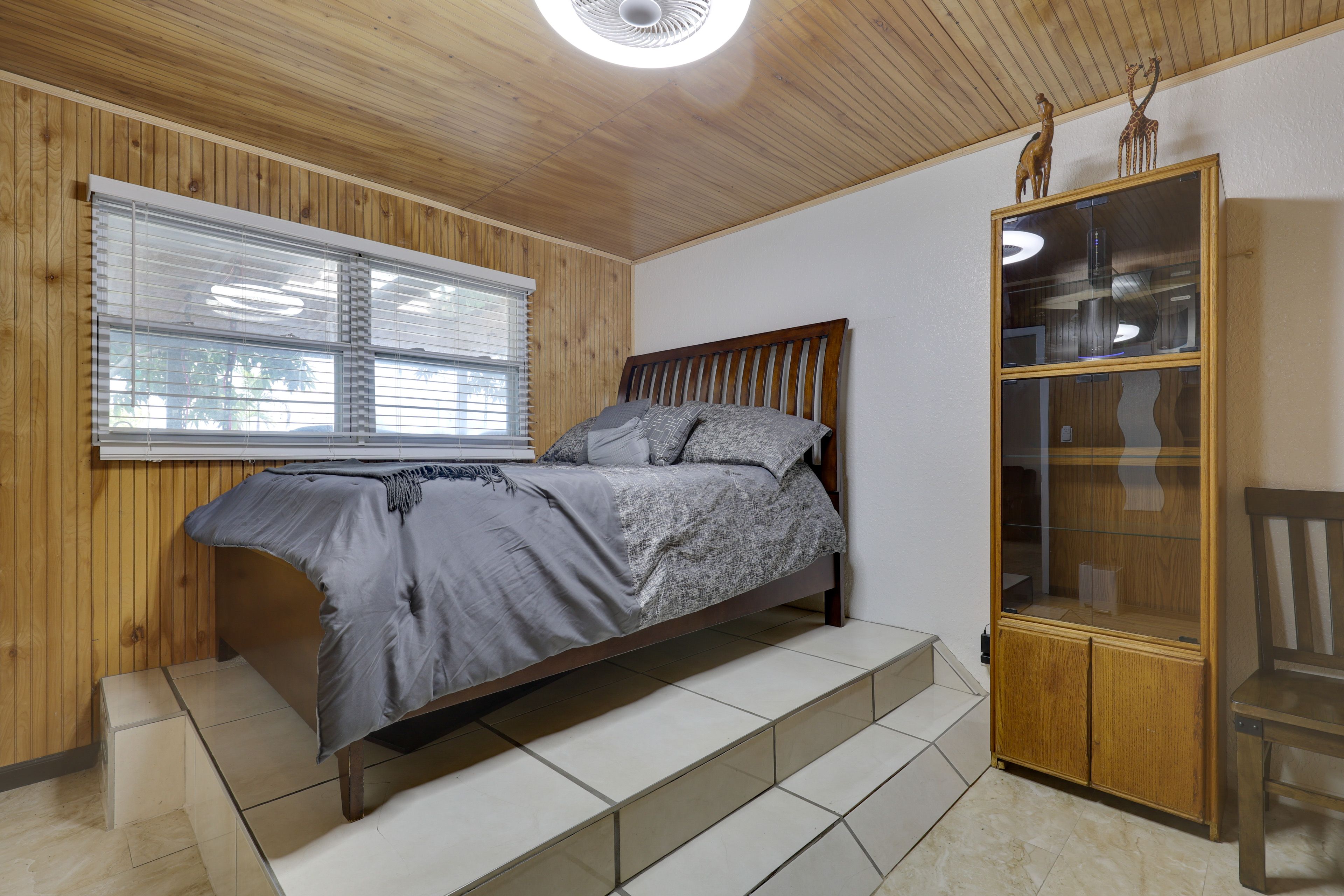 Bedroom 2 | Queen Bed