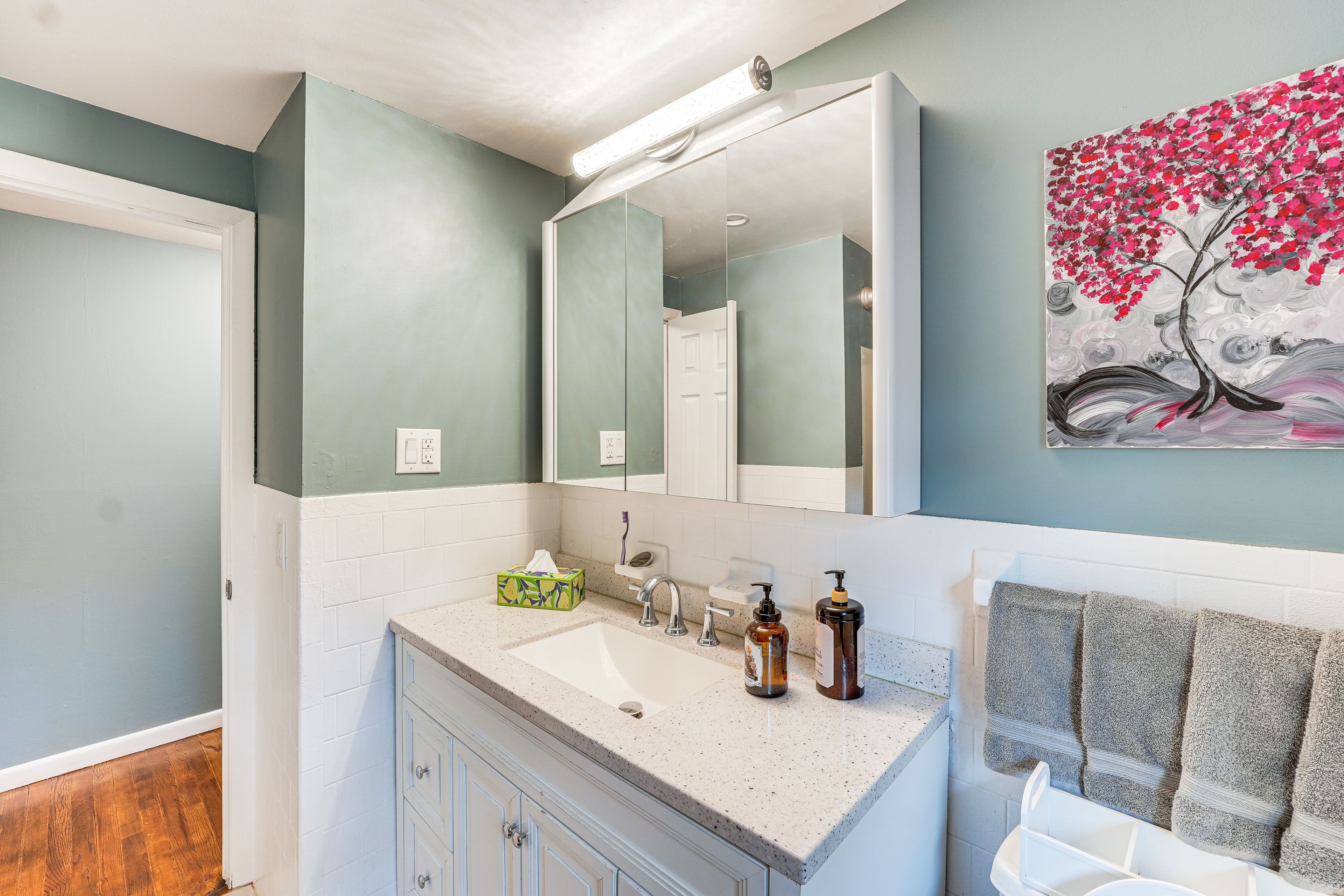 Full Bathroom | 2nd Floor | Towels Provided | Hair Dryer