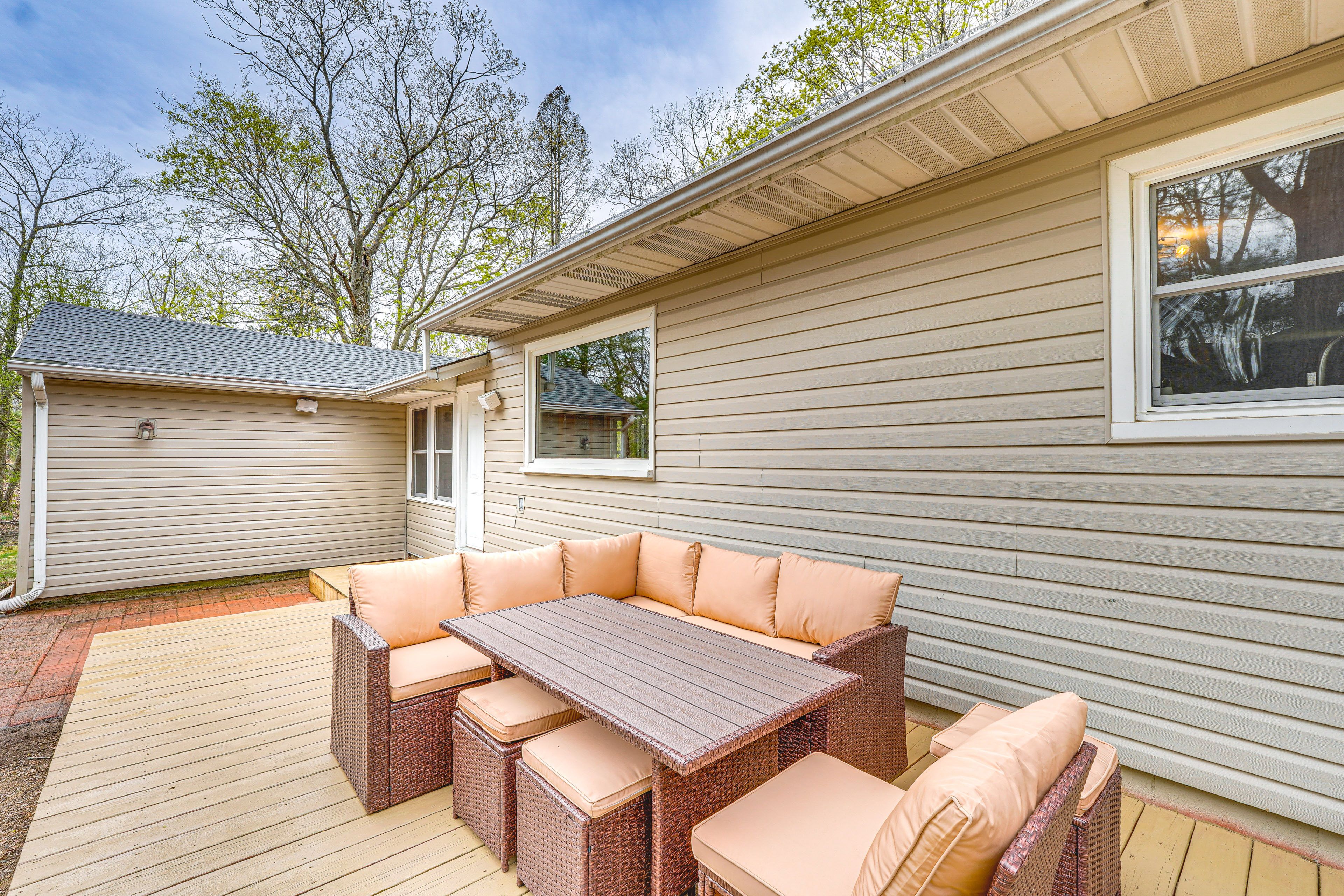 Deck | Dining Area