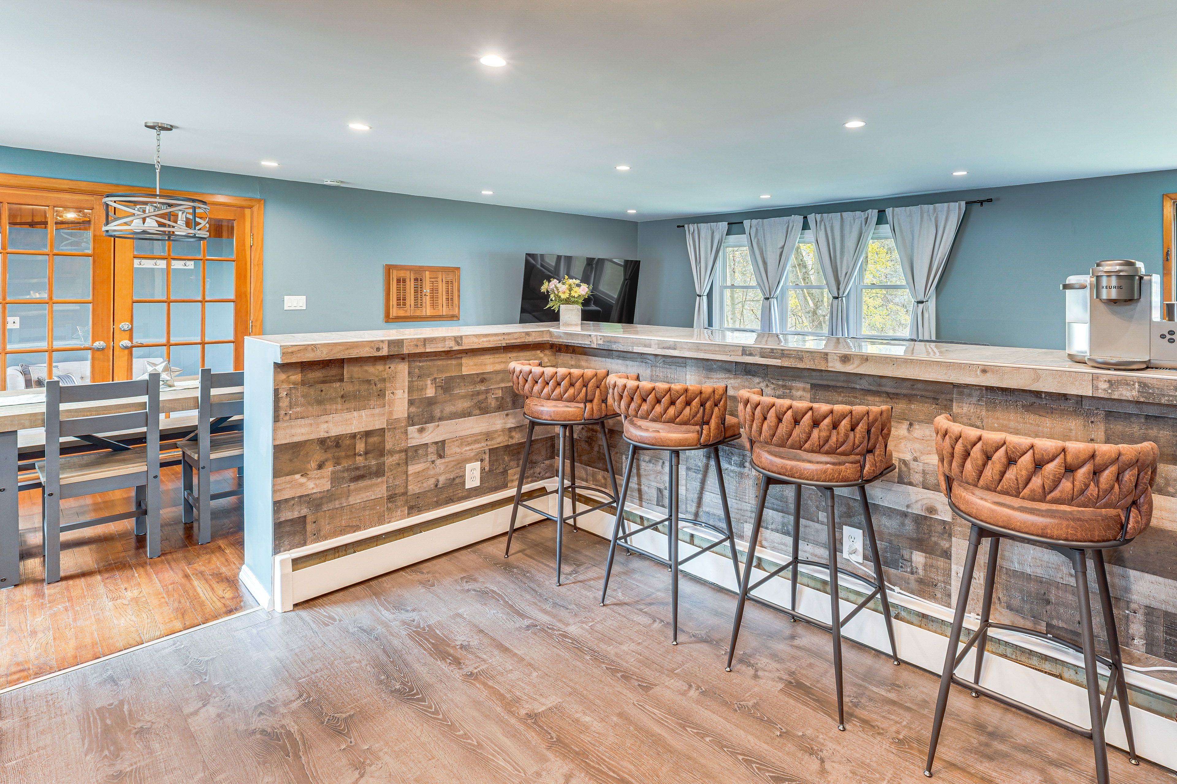 Dining Area | 1st Floor | Dishware/Flatware | Trash Bags/Paper Towels