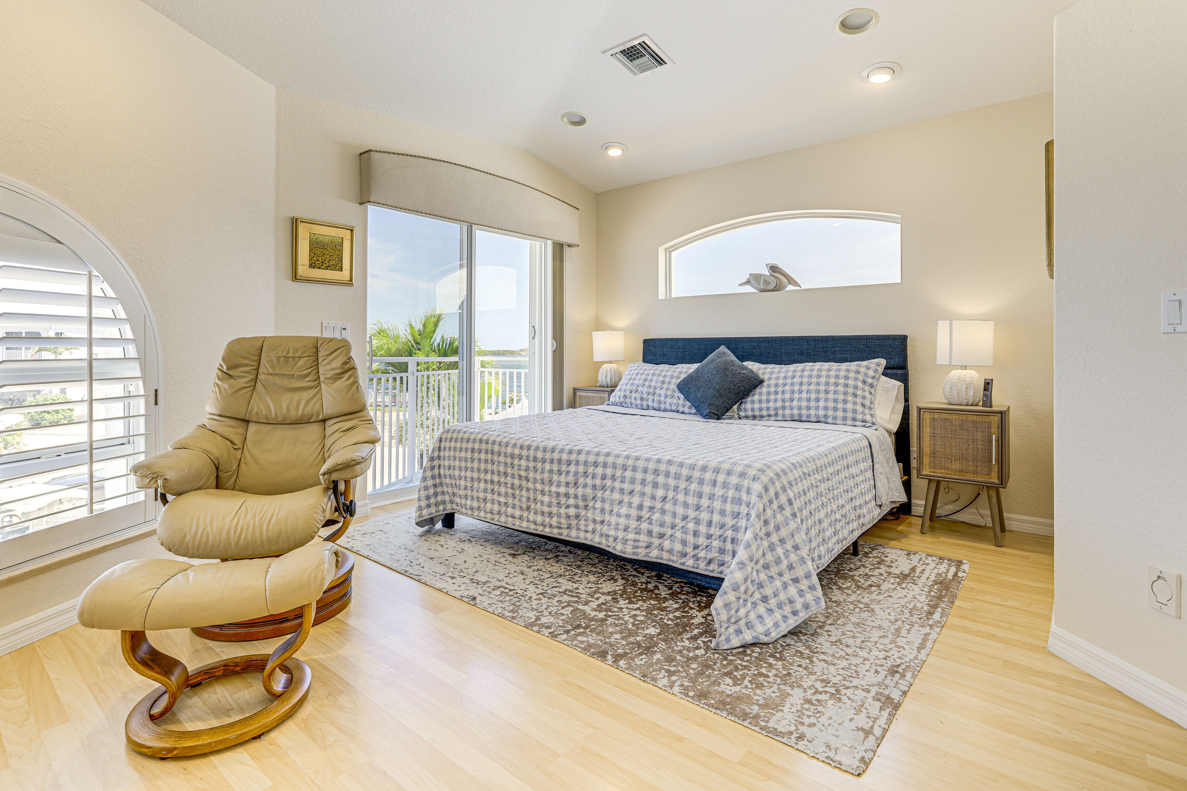 Bedroom 2 | 2nd Floor | King Bed | Smart TV