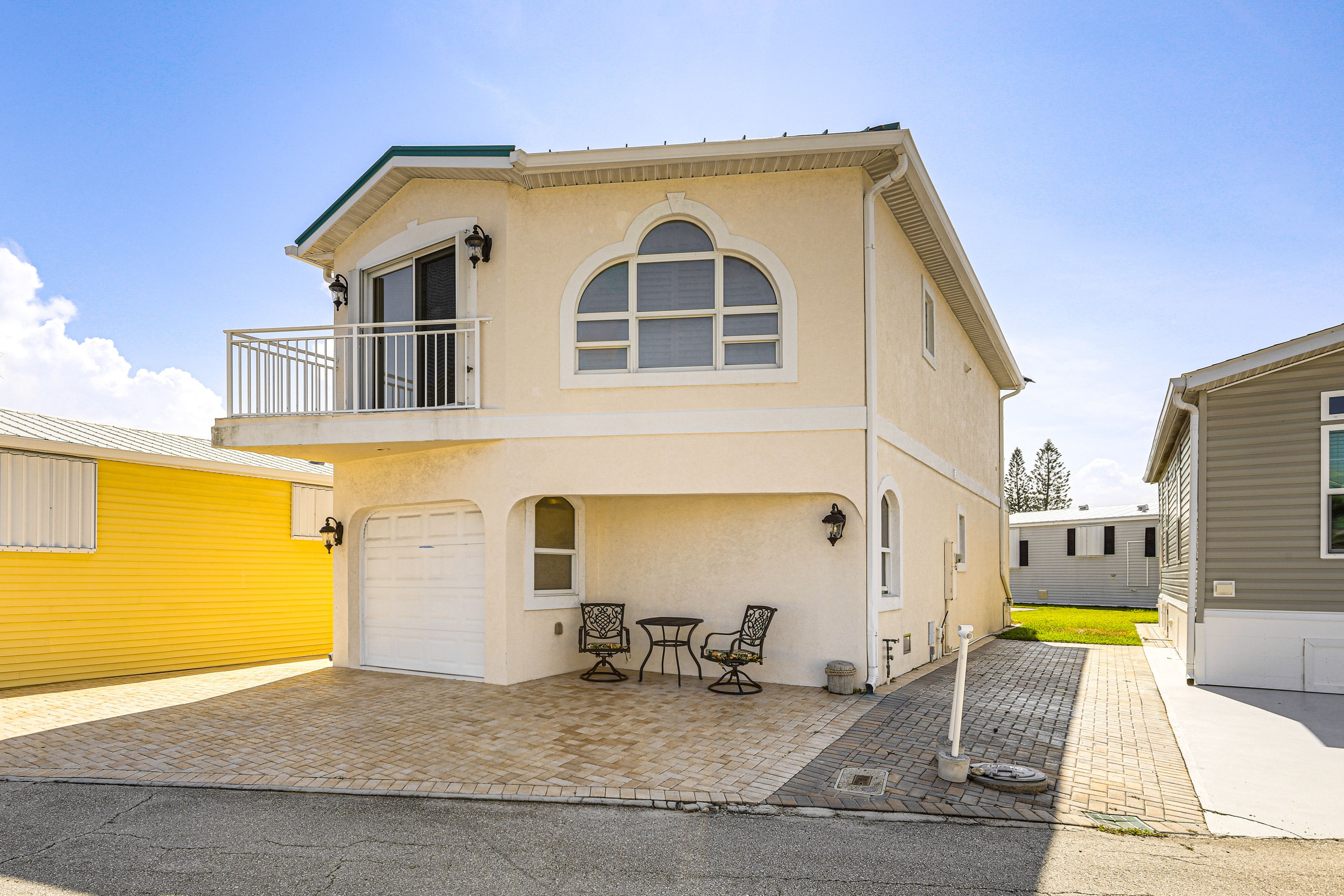 Parking | Driveway (1 Vehicle) | Garage (1 Golf Cart)