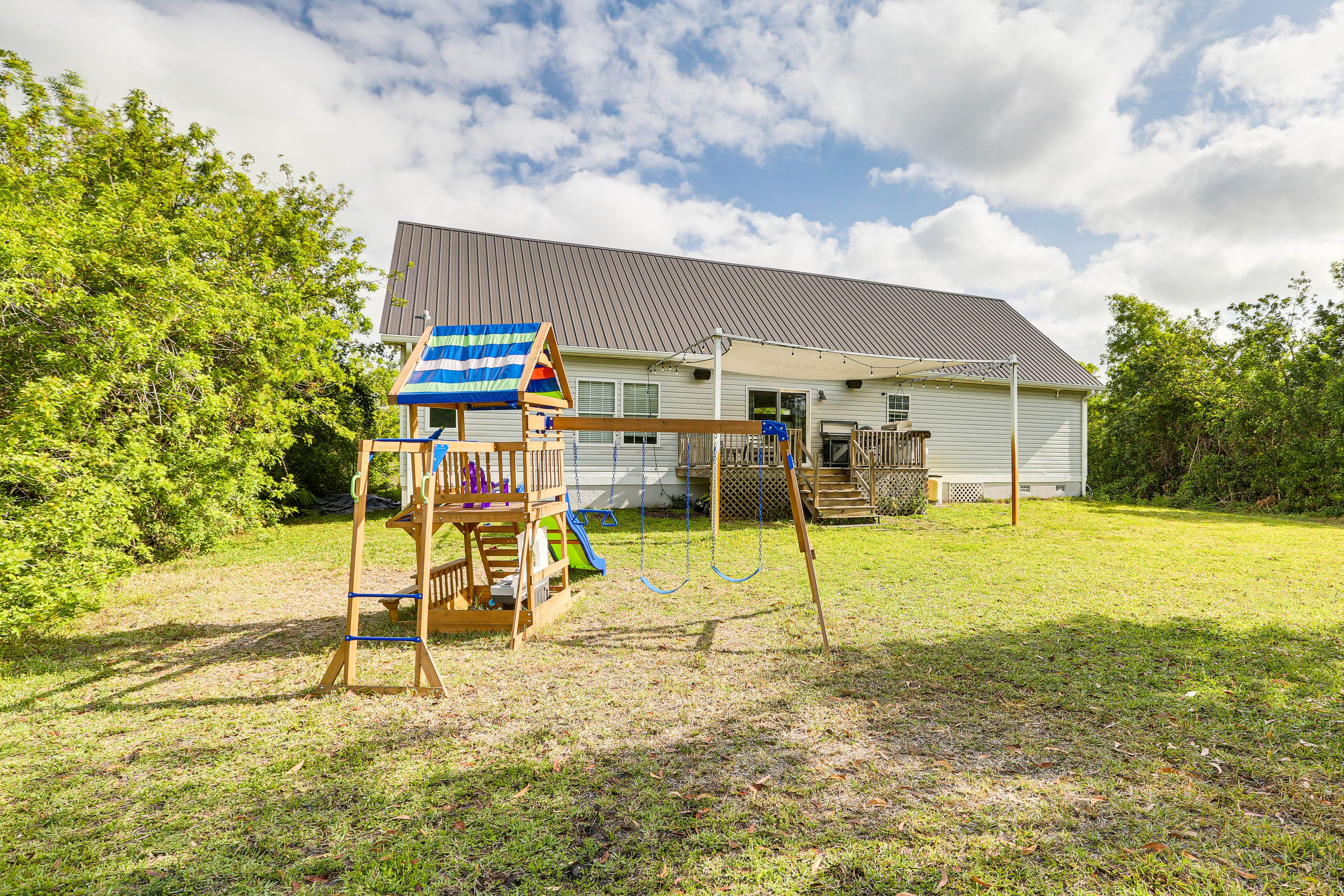 Backyard | Private Deck