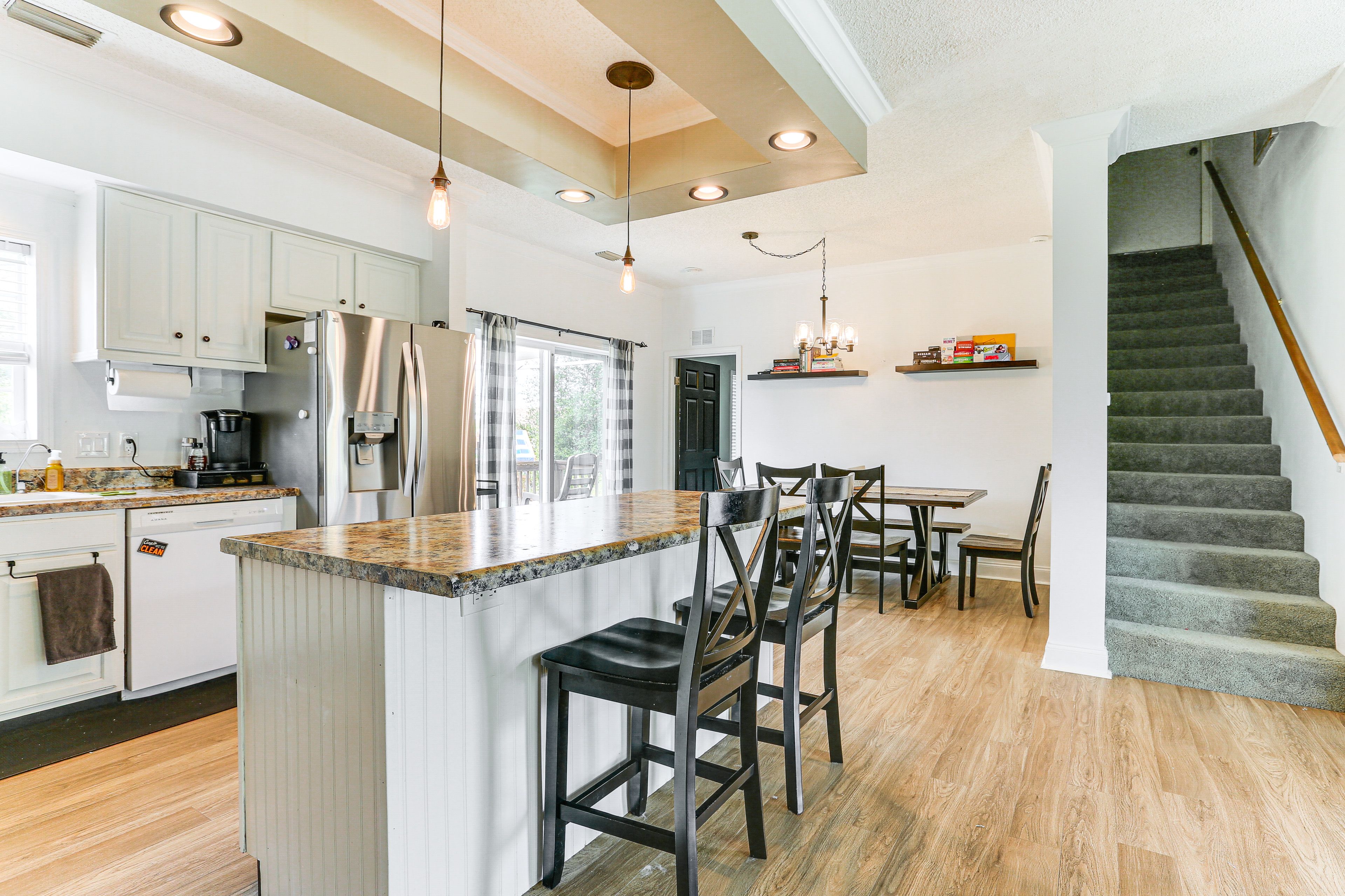Kitchen | Breakfast Bar | Dishwasher