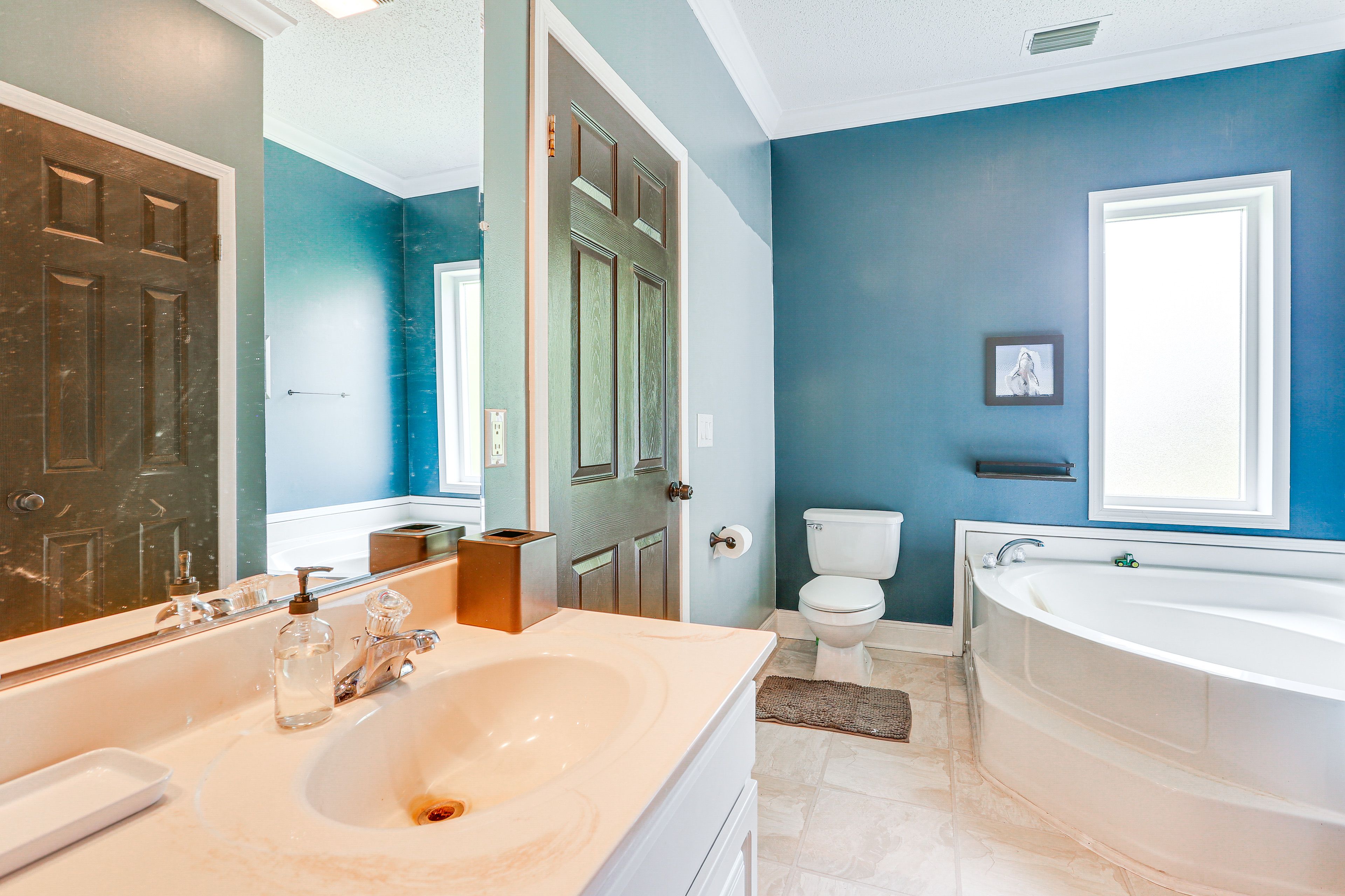 En-Suite Bathroom | Towels Provided