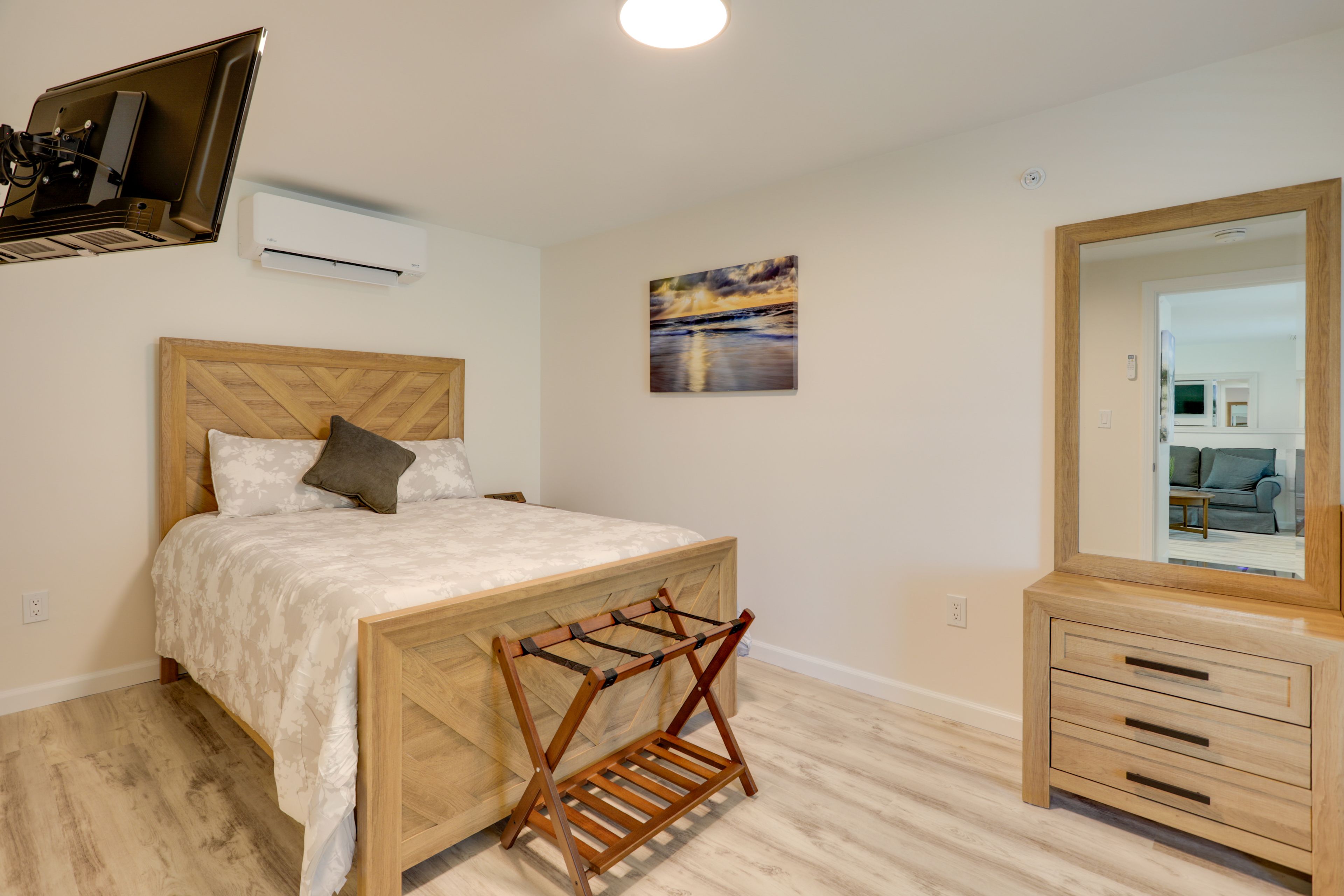 Bedroom | Full Bed