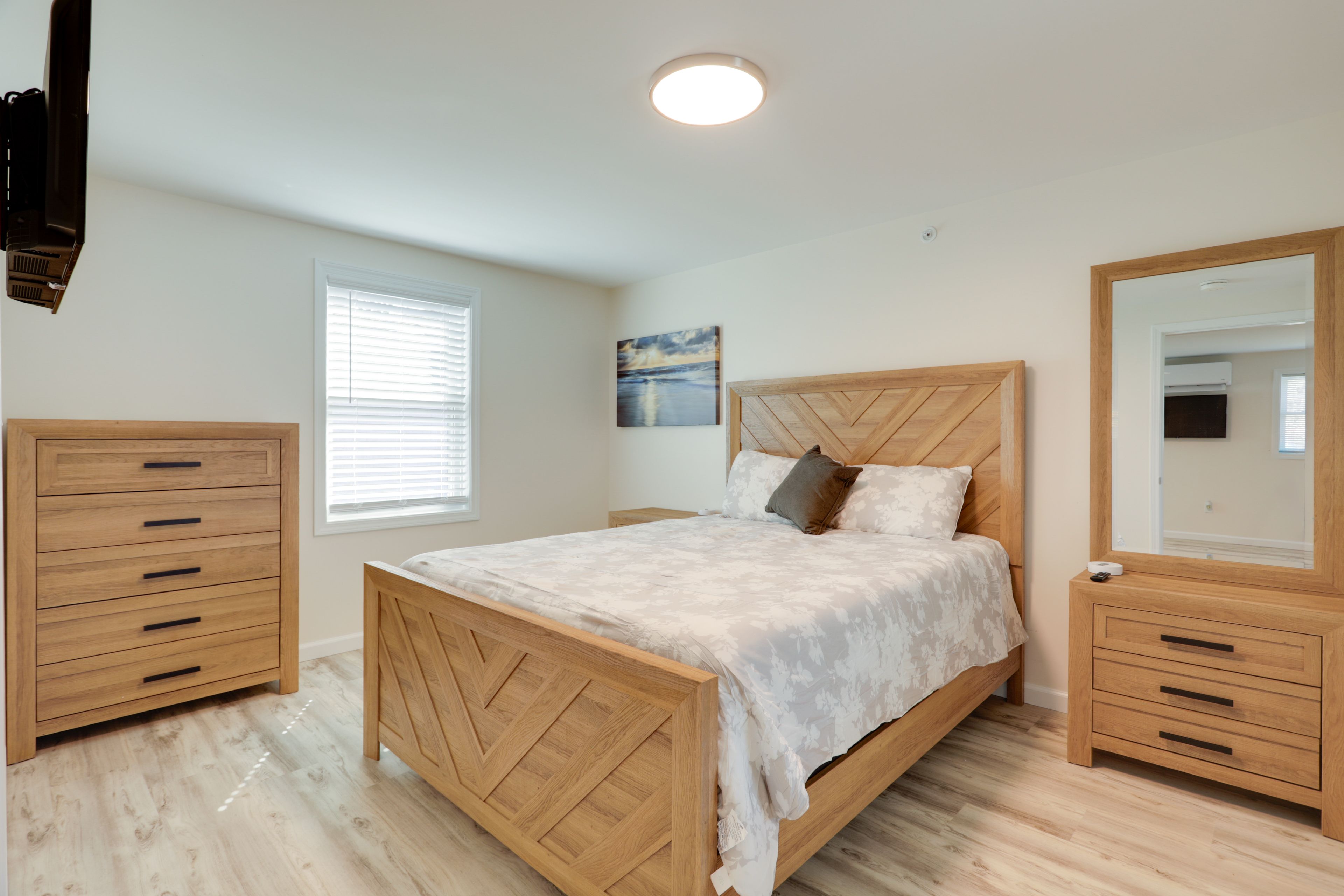 Bedroom | Full Bed | Smart TV | Linens Provided