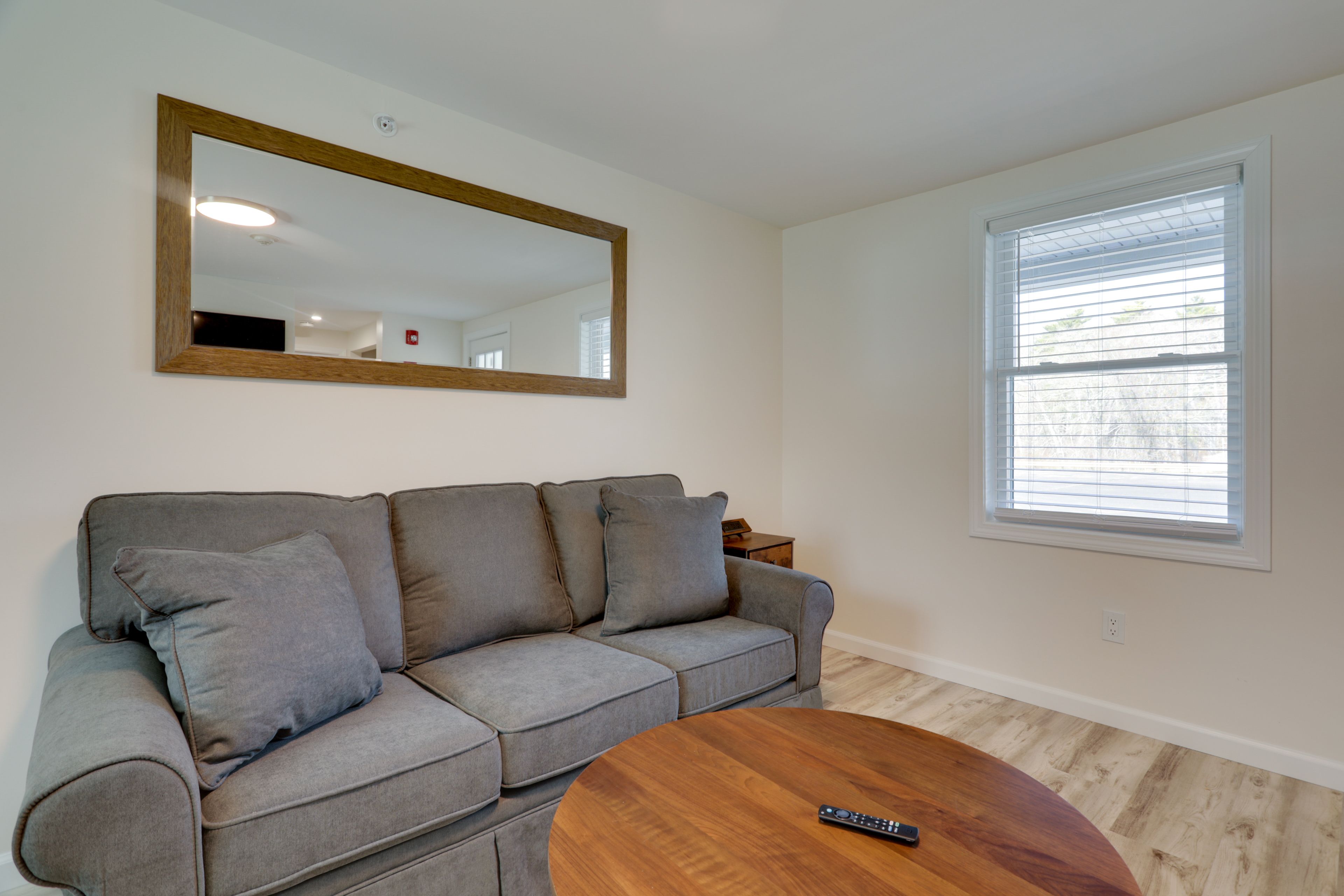 Living Room | Full Sleeper Sofa | Smart TV | Free WiFi | Central A/C & Heating