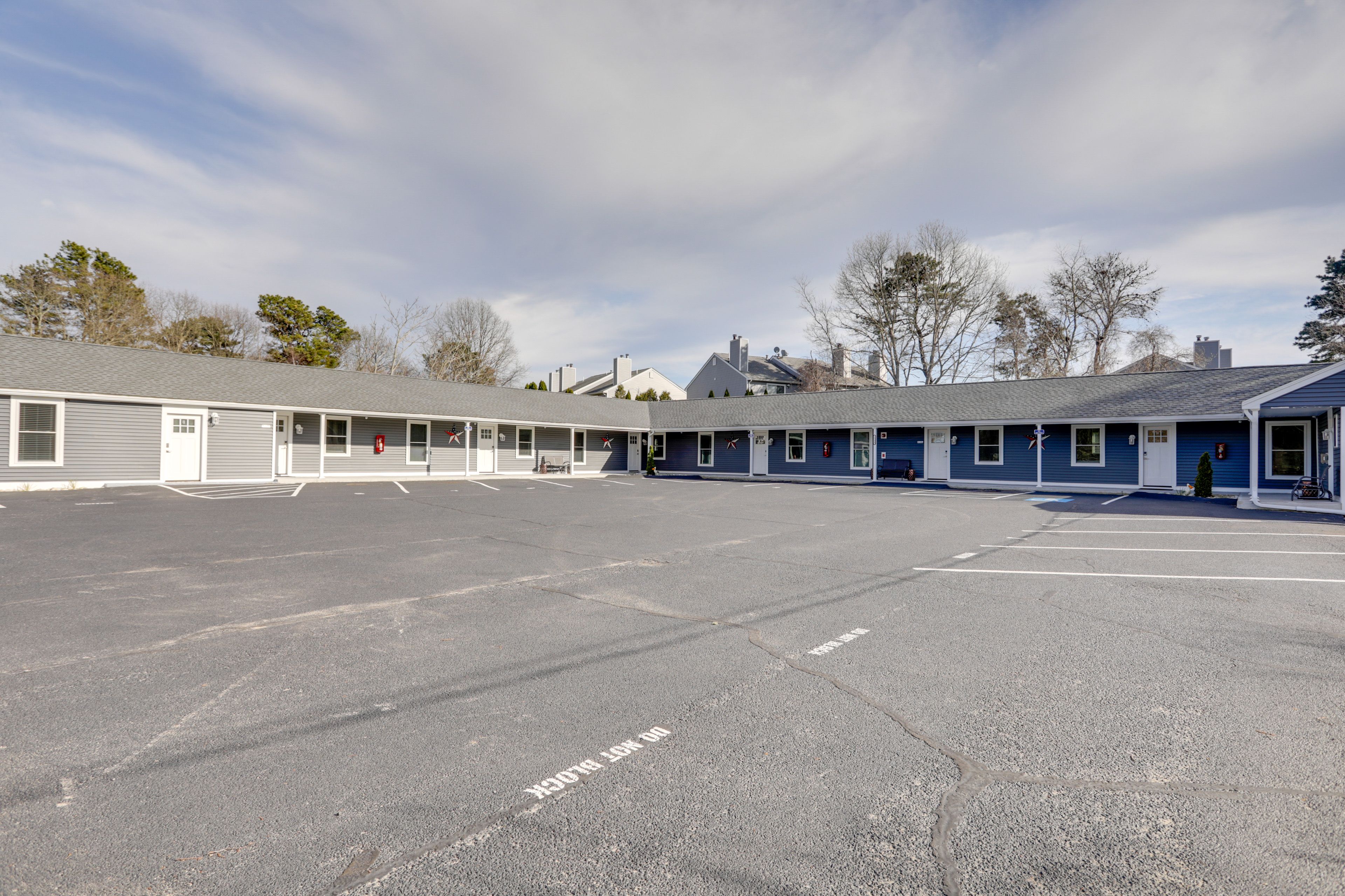 The Cranberry Suites Motel | Self Check-In | Single-Story Apartment
