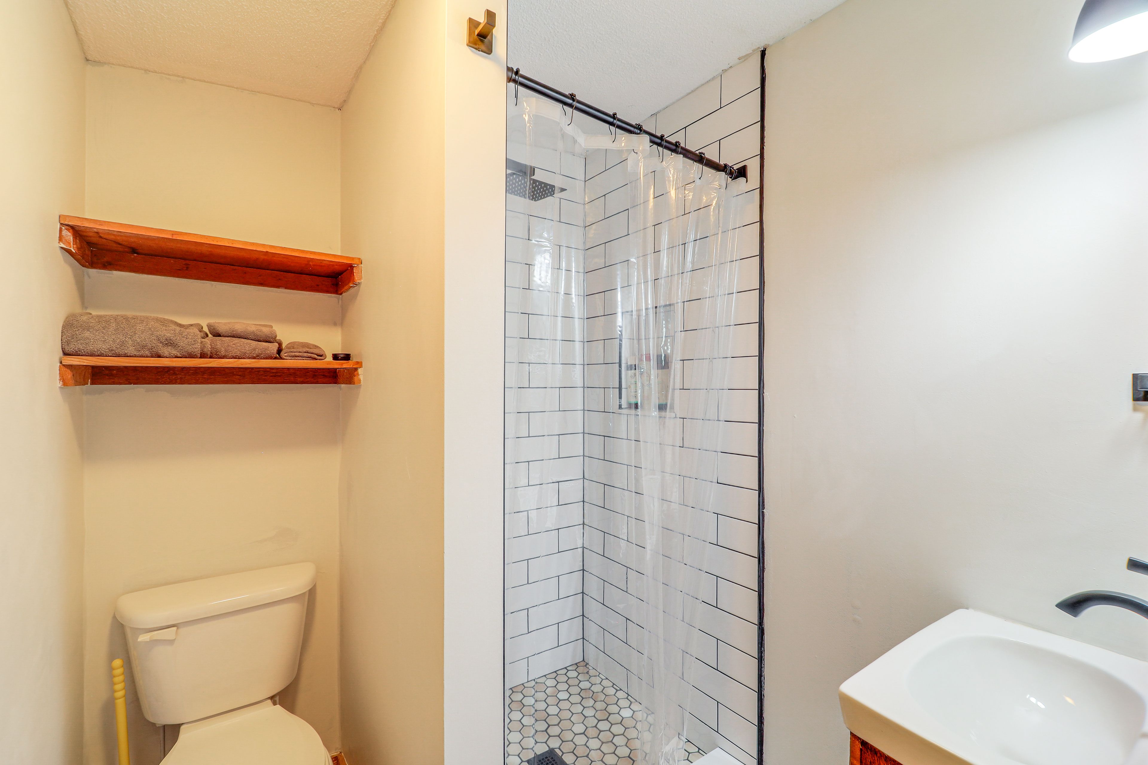 Full Bathroom | 2nd Floor