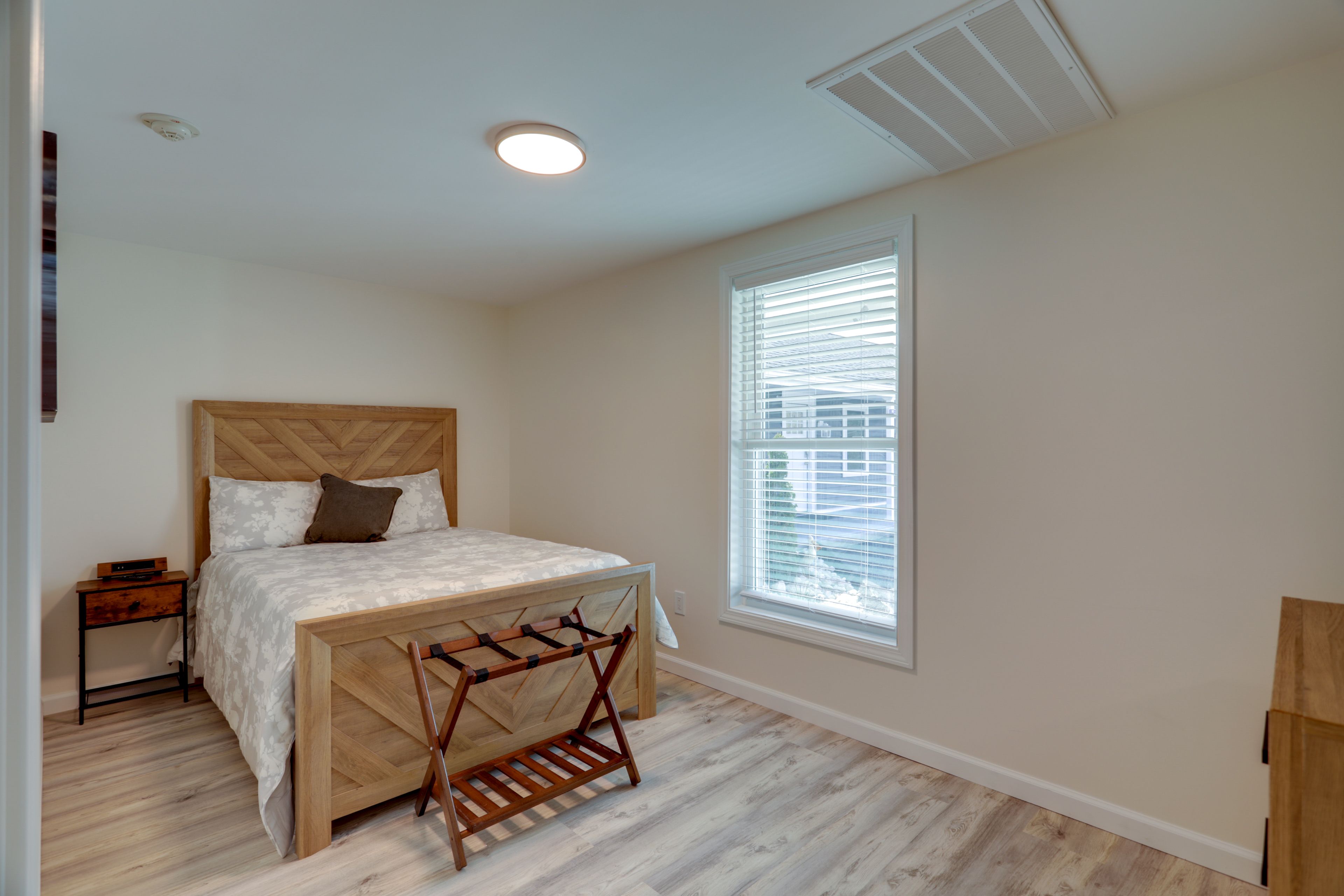 Bedroom | Full Bed