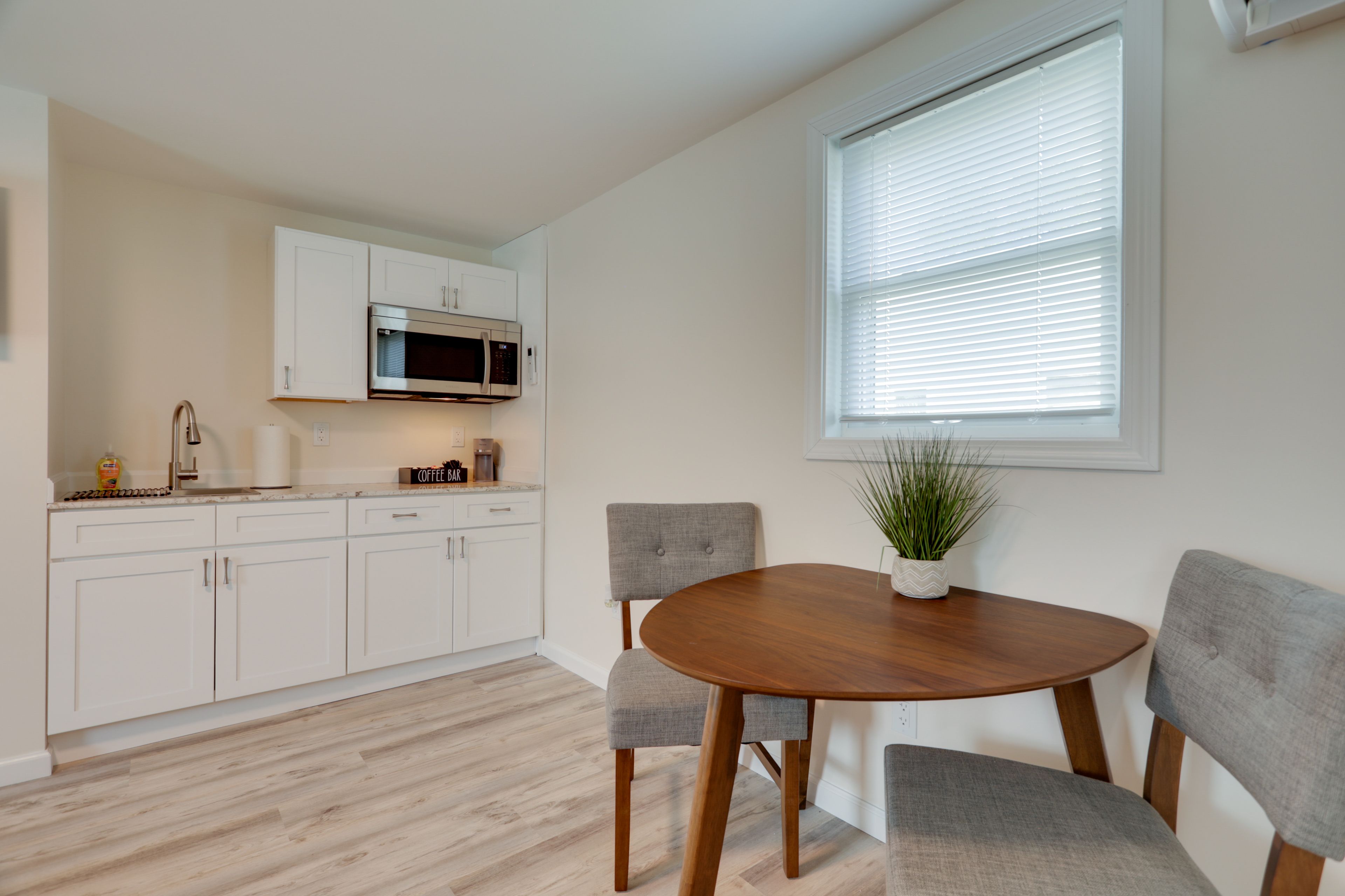 Kitchenette & Dining Area | Single-Story Apartment | Central Heating & A/C