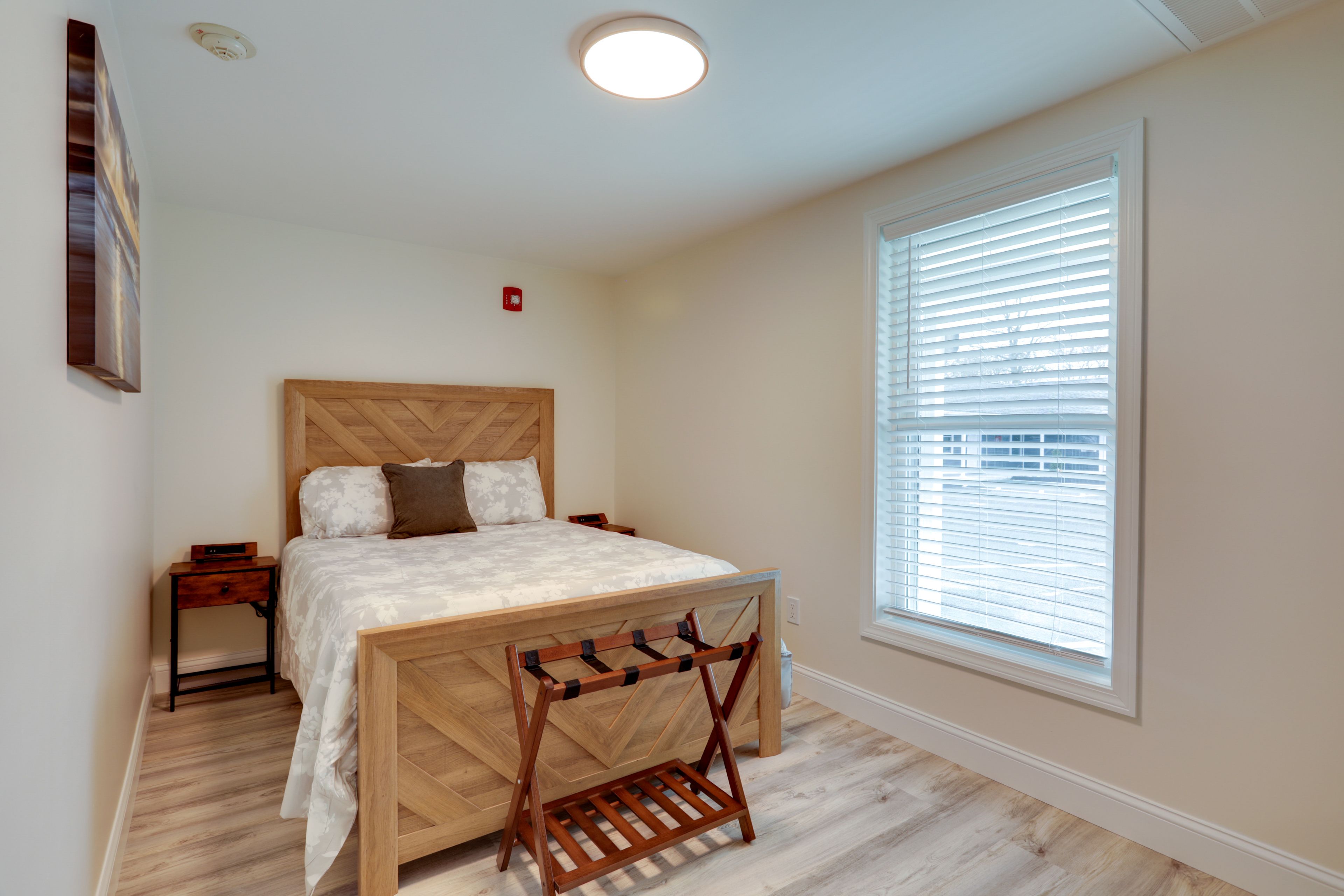 Bedroom | Full Bed | Smart TV | Linens Provided
