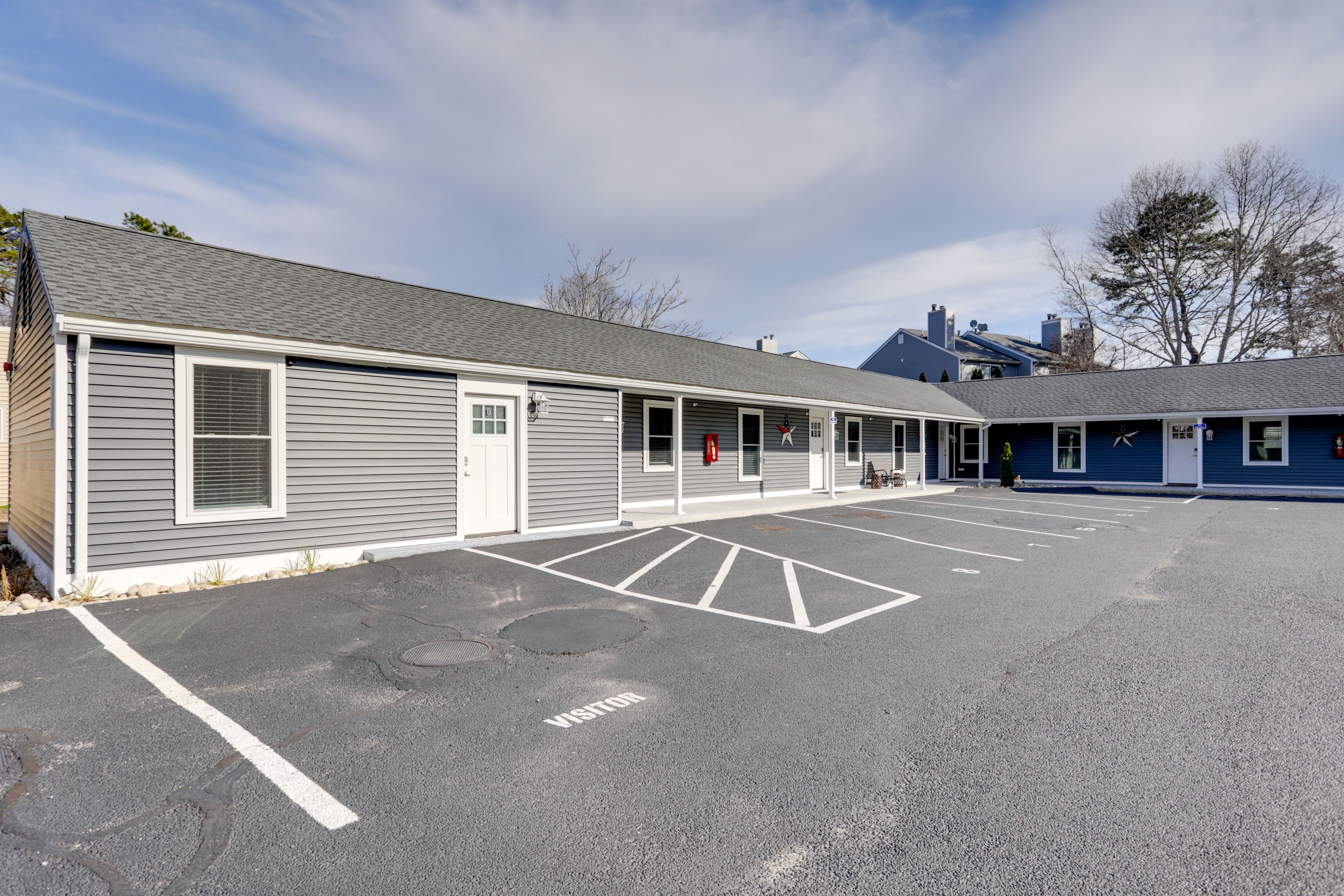 The Cranberry Suites Motel | 13 Mi to the Heritage Museums & Gardens