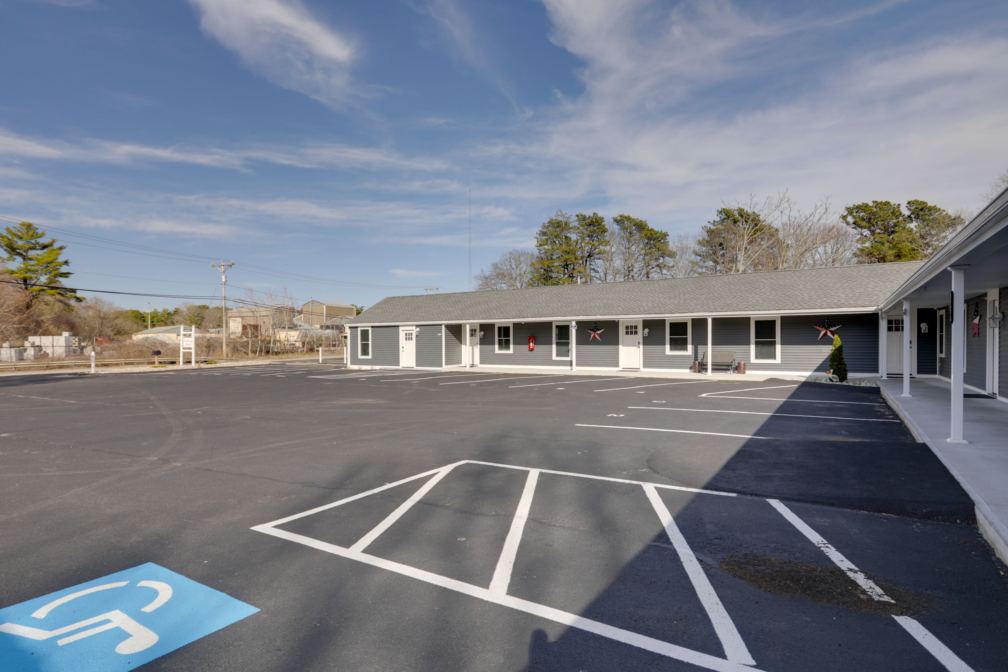 The Cranberry Suites Motel | 13 Mi to the Heritage Museums & Gardens