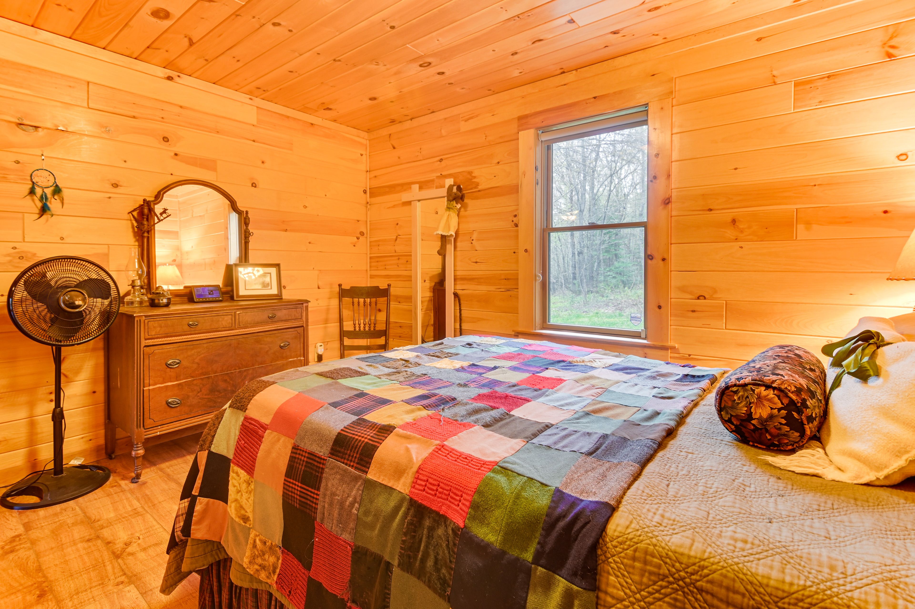Bedroom 1 | Queen Bed | 1st Floor