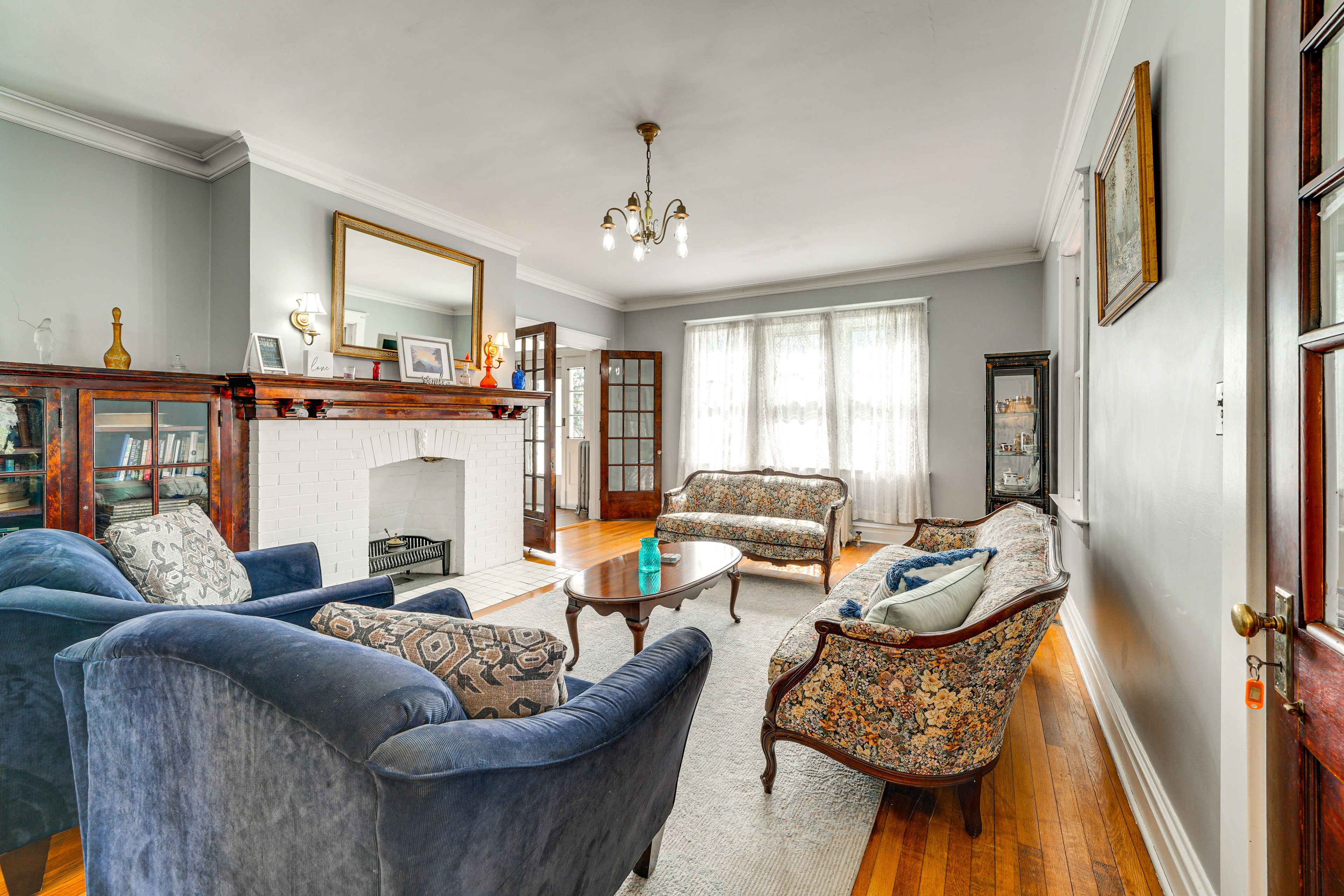 Living Room | 1st Floor | Free WiFi