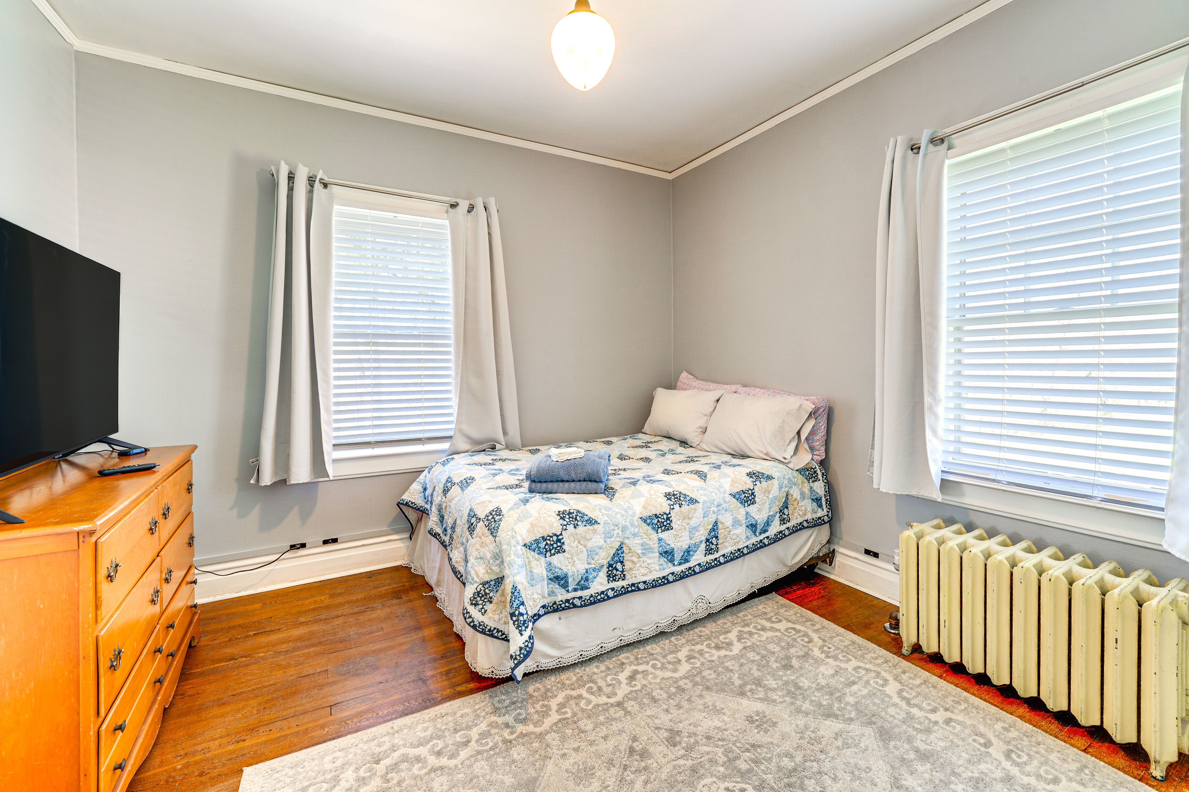 Bedroom 2 | 2nd Floor | Queen Bed | Smart TV