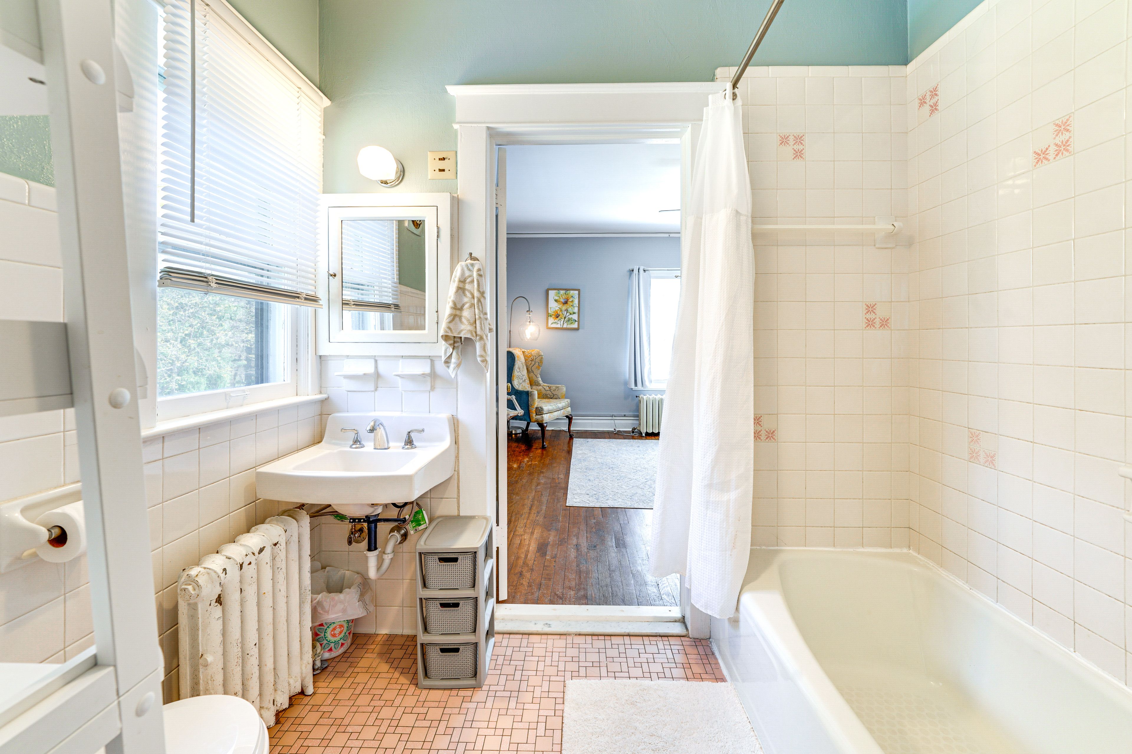 Jack-and-Jill Bathroom | 2nd Floor | Complimentary Toiletries | Hair Dryer