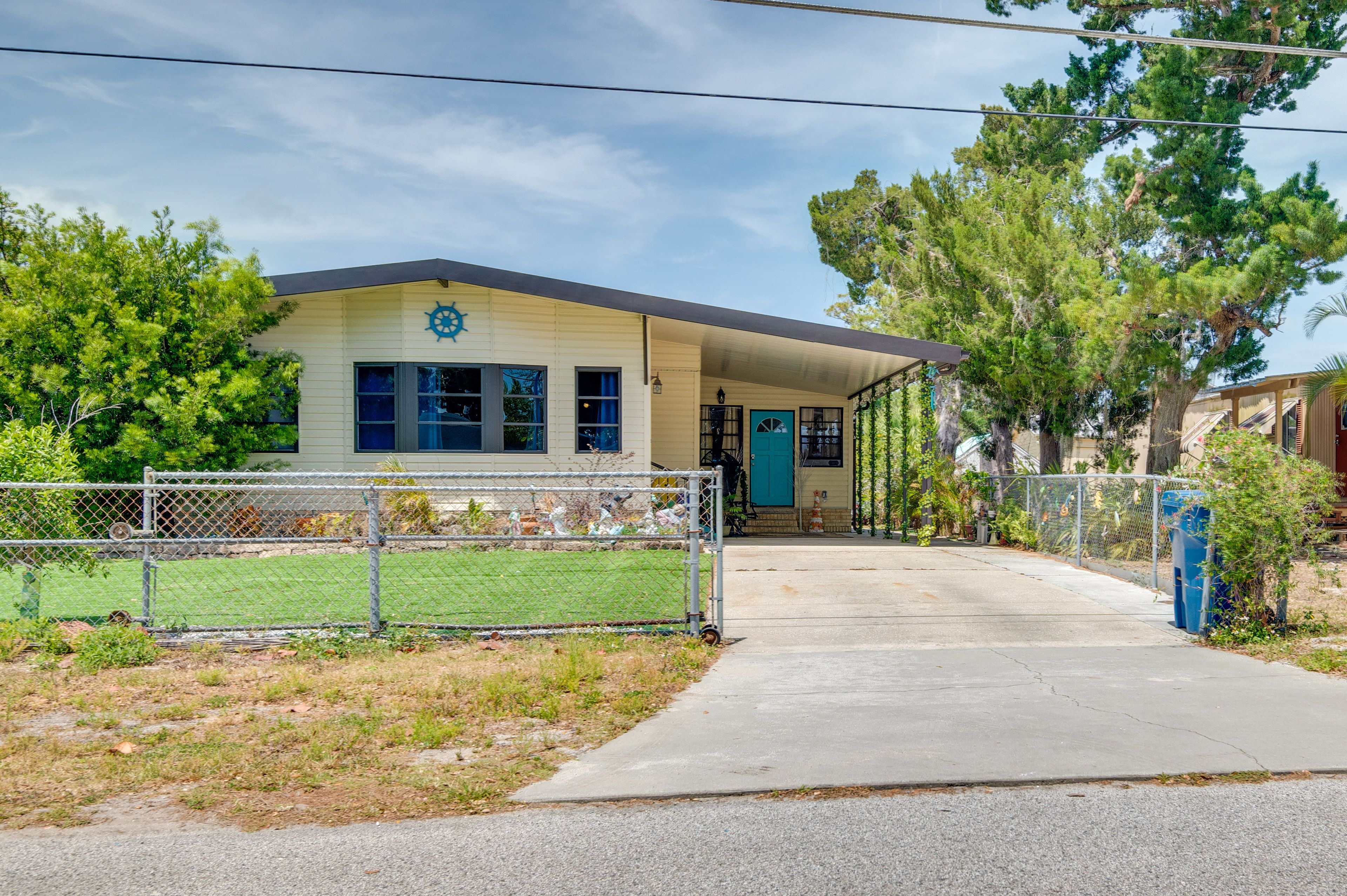 Exterior | Parking | Carport (1 Vehicle) | Driveway (1 Vehicle) | Street