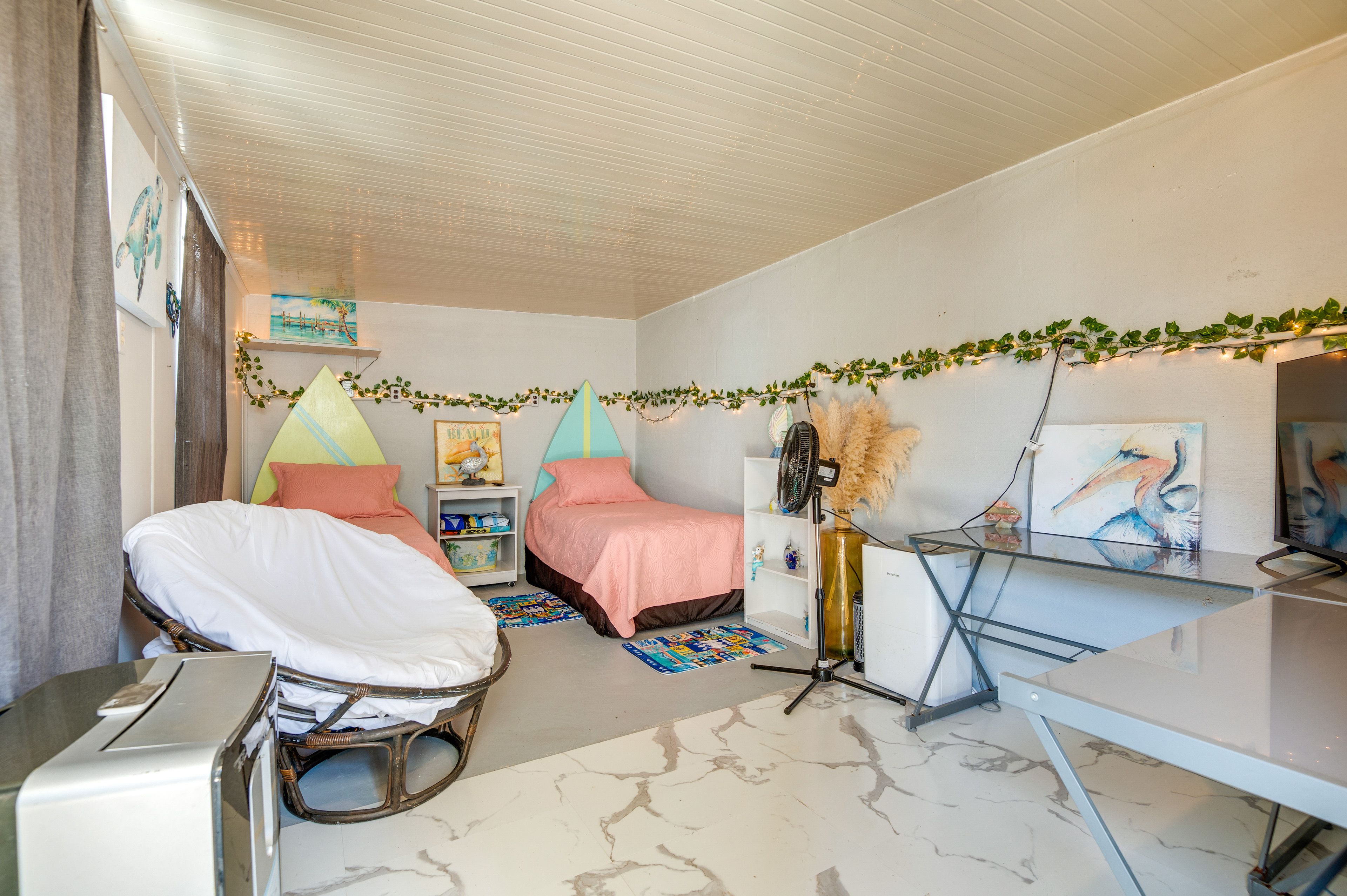 Bedroom 2 (Detached Suite) | 2 Twin Beds | Smart TV