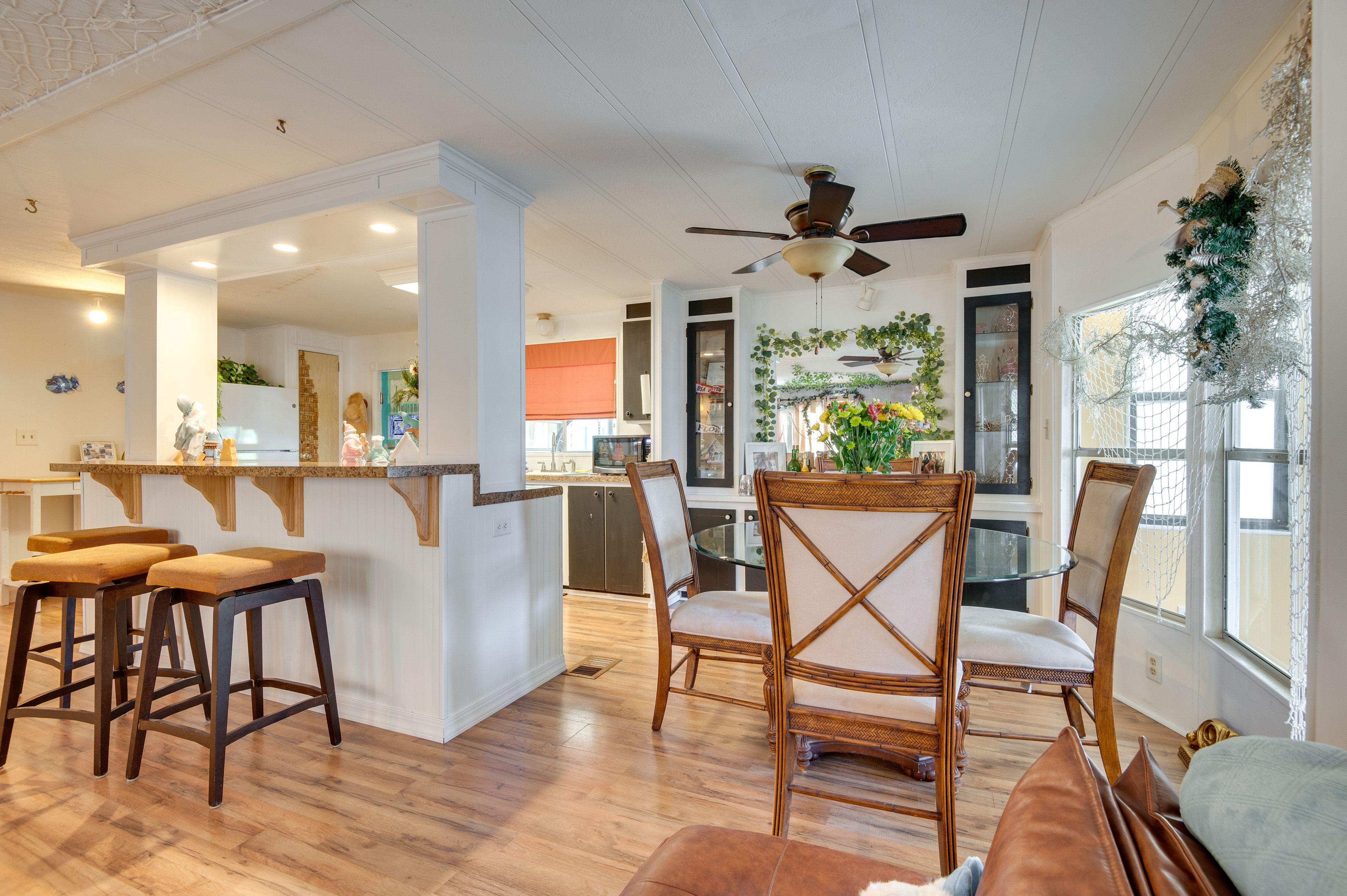 Dining Area | Dishware/Flatware