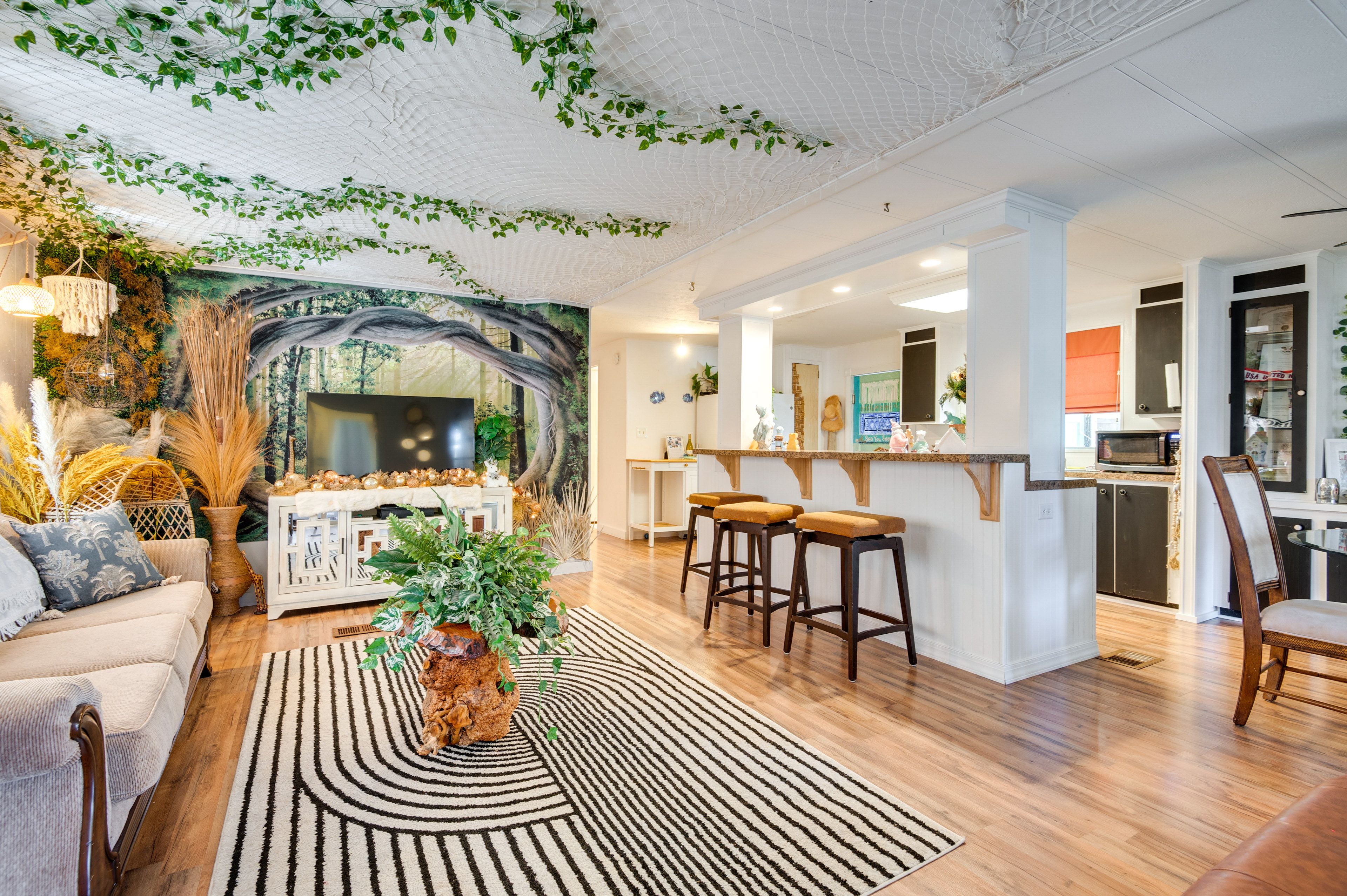 Living Room | Smart TV | Central Heating & A/C | Free WiFi