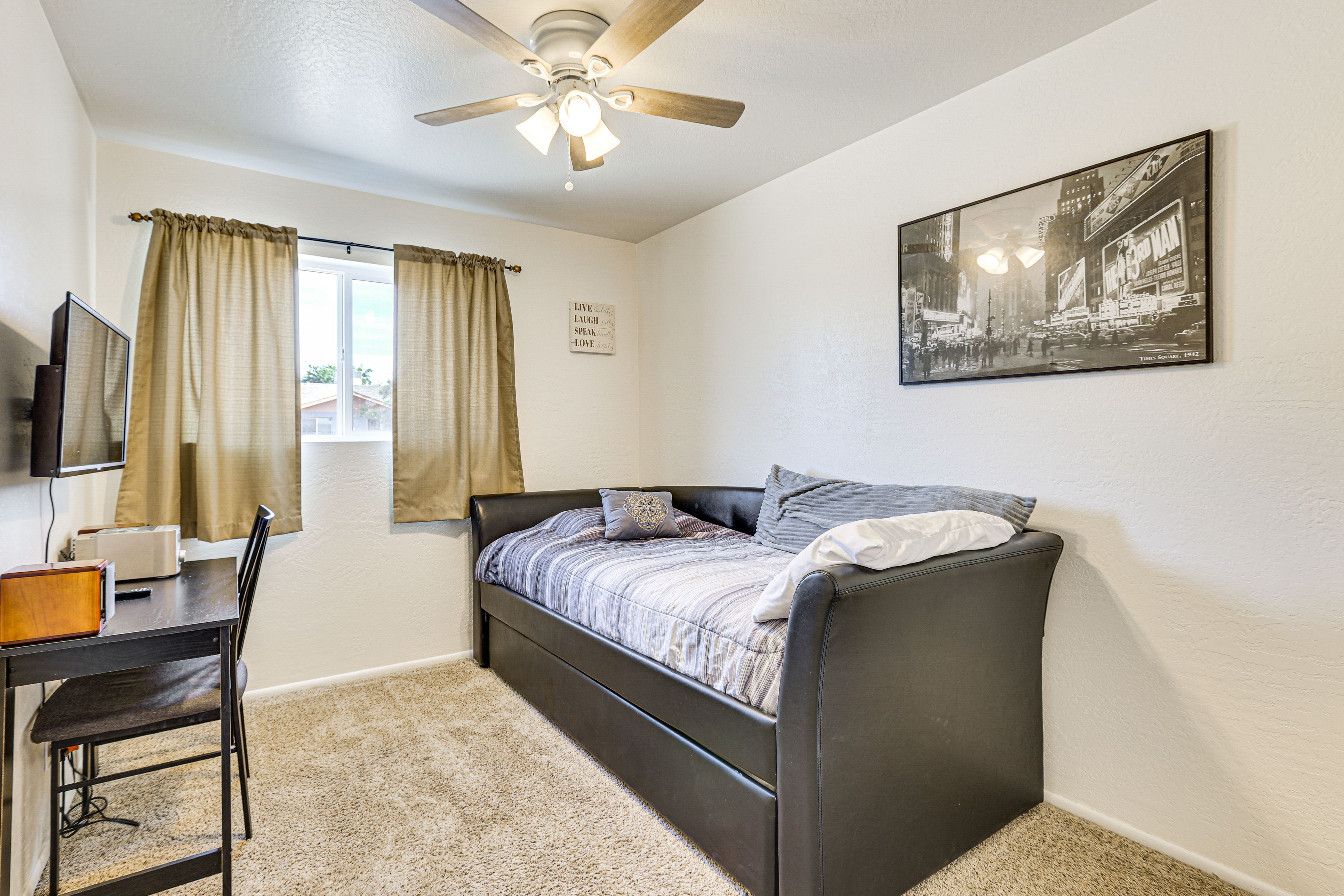 Bedroom 3 | Twin Daybed w/ Twin Trundle