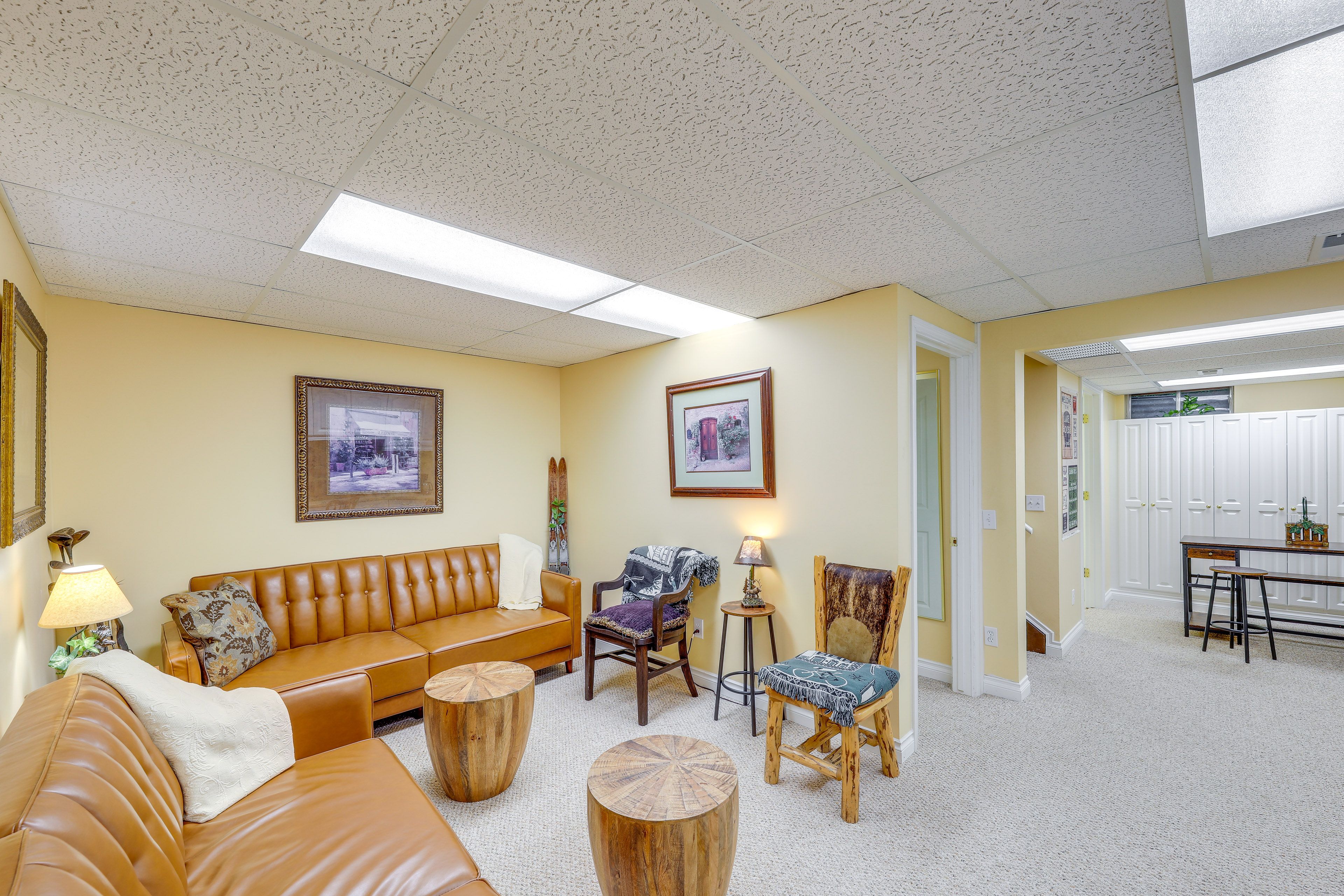 Living Room | Smart TV | Free WiFi | Single-Story Unit