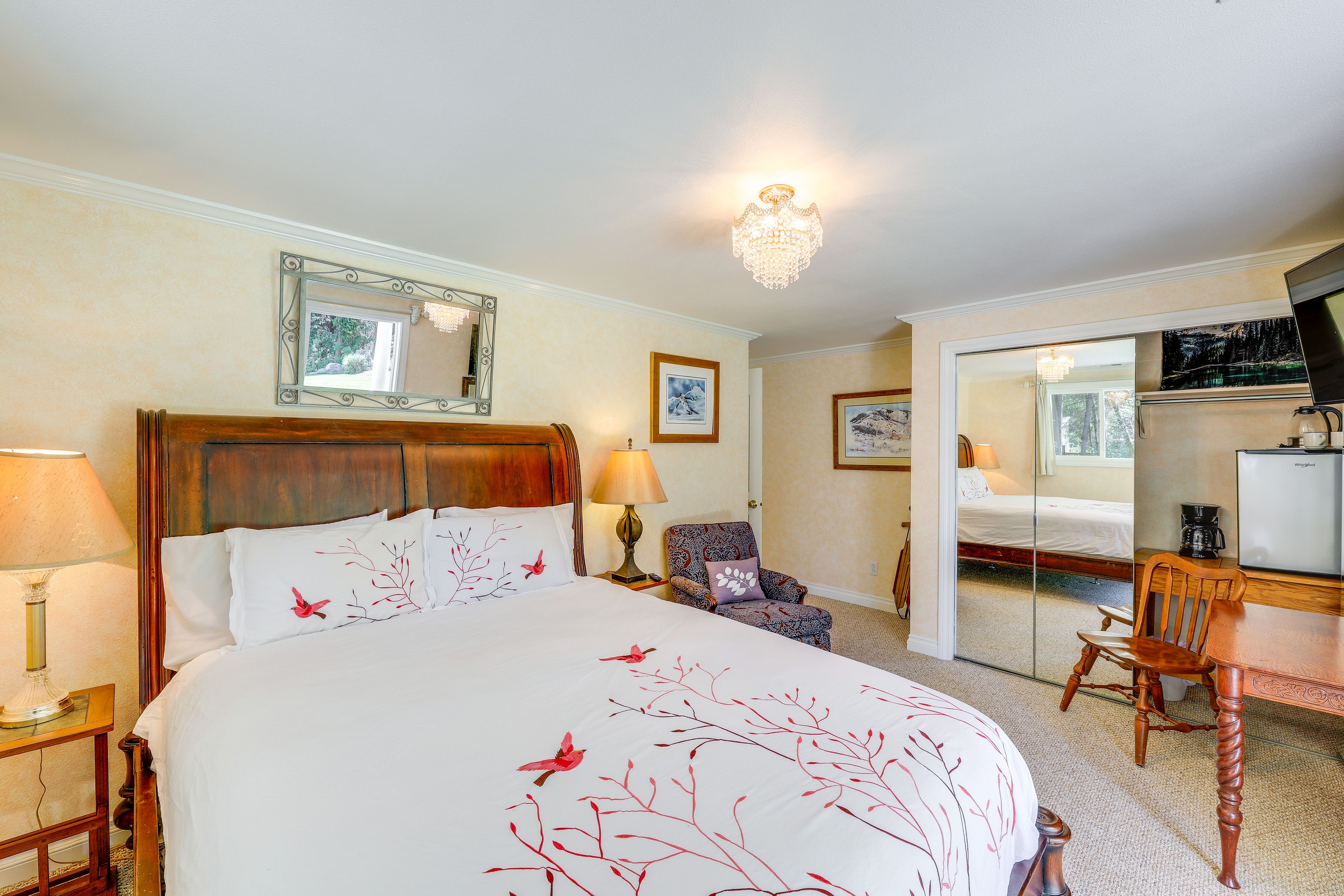 Bedroom 1 | King Bed | Smart TV