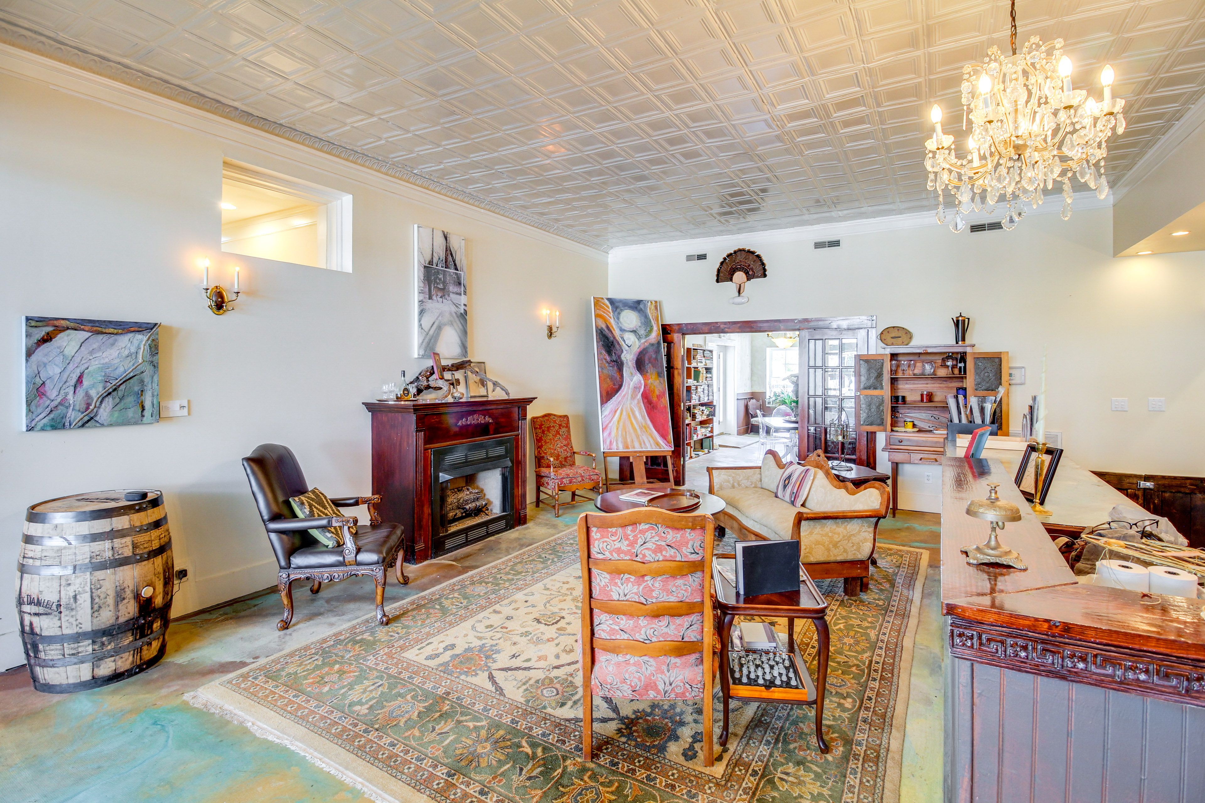 Franklin House Community Amenities | Fireplace | Grand Piano | Laundry Room