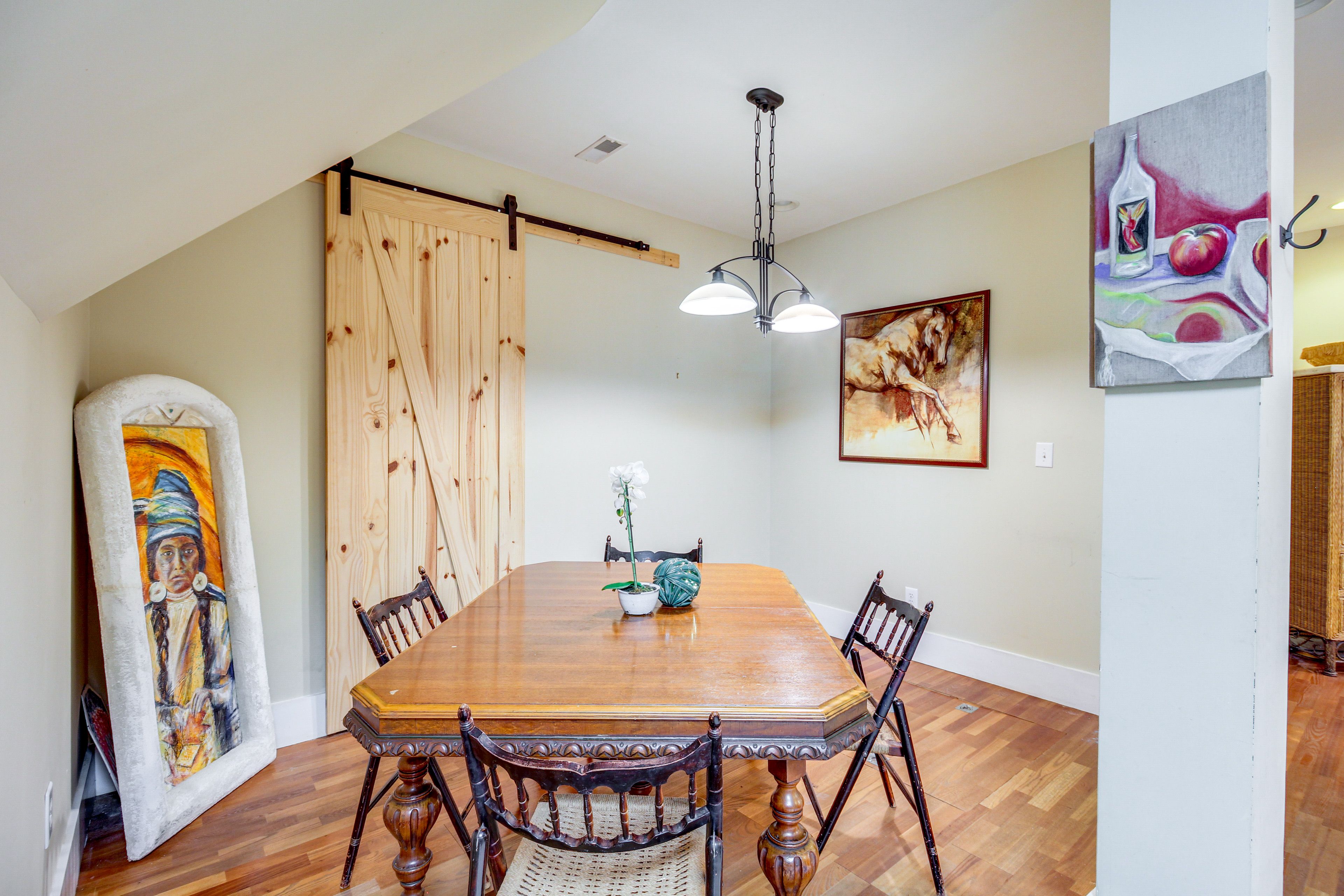 Dining Area | Dishware/Flatware Provided