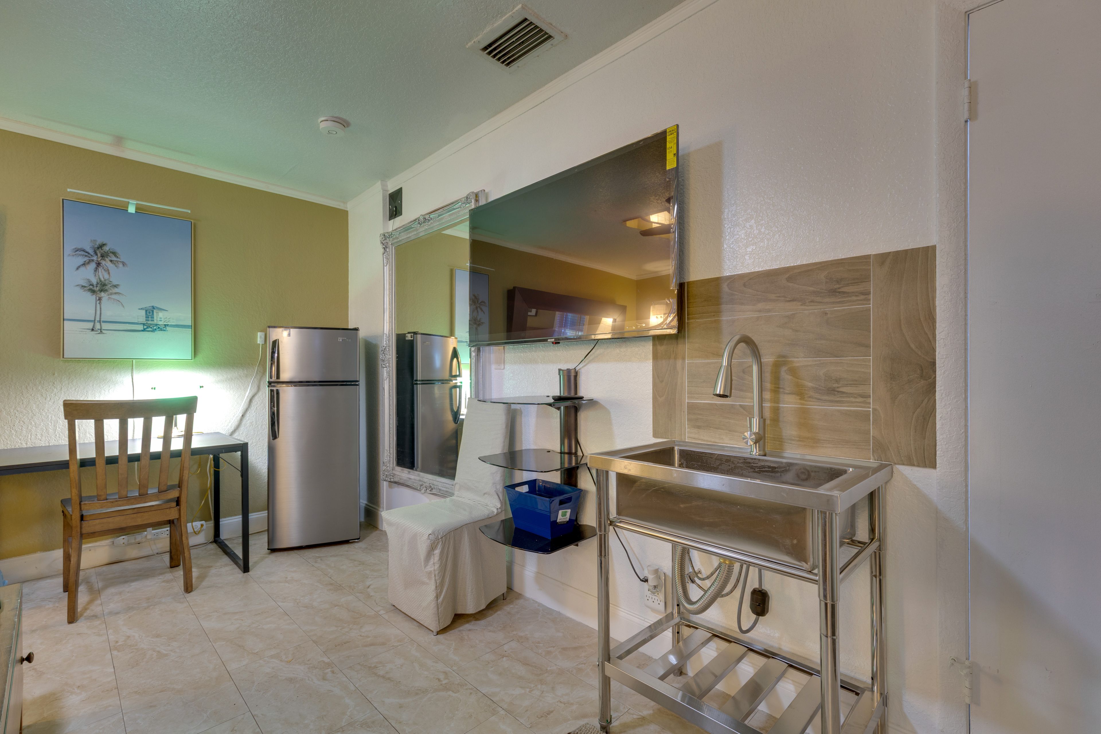 Studio | Free WiFi | Central A/C & Heat