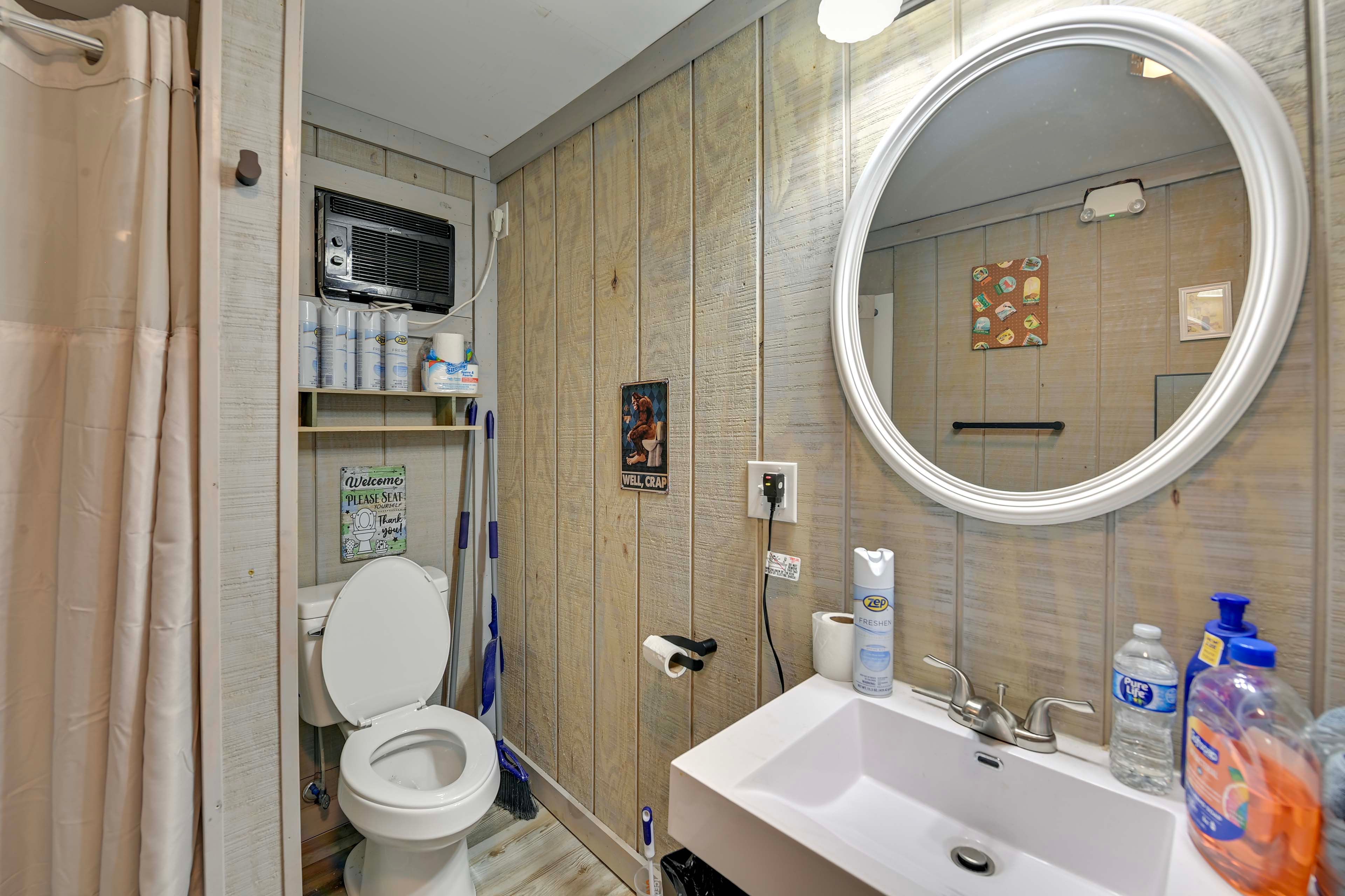 Full Bathroom | 1st Floor