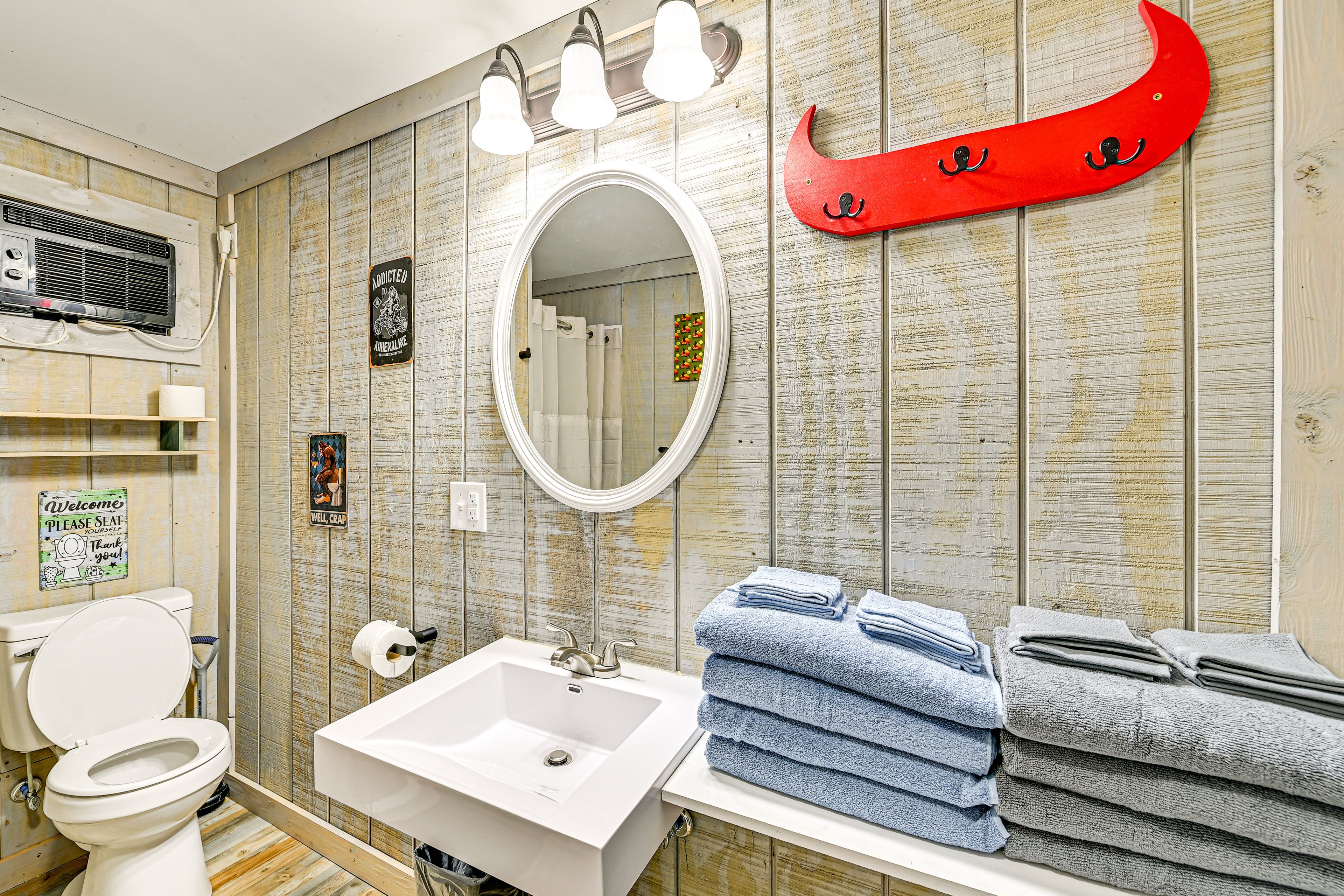 Full Bathroom | Shower | 1st Floor